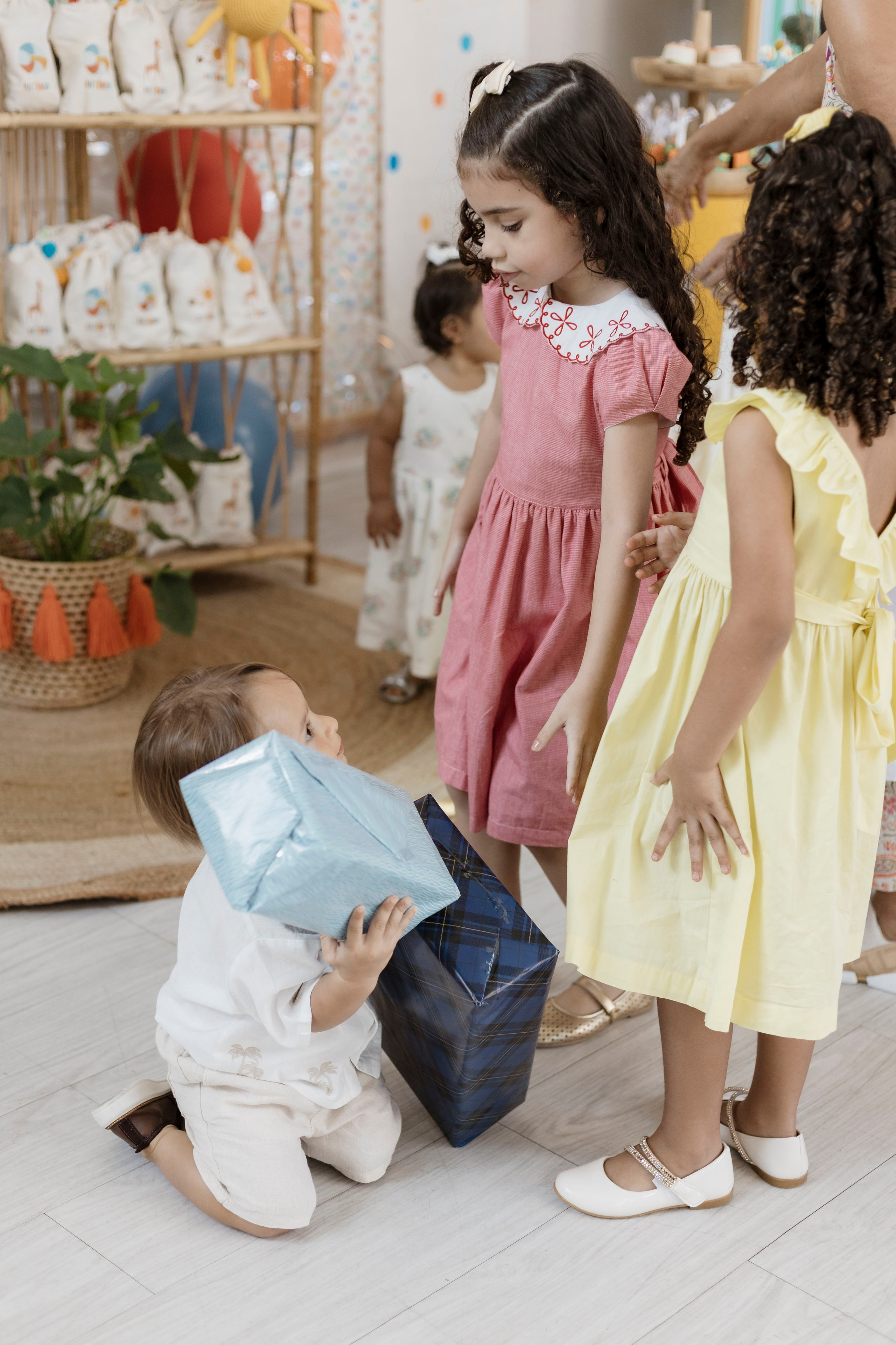 Aniversariante chegando para a comemoração