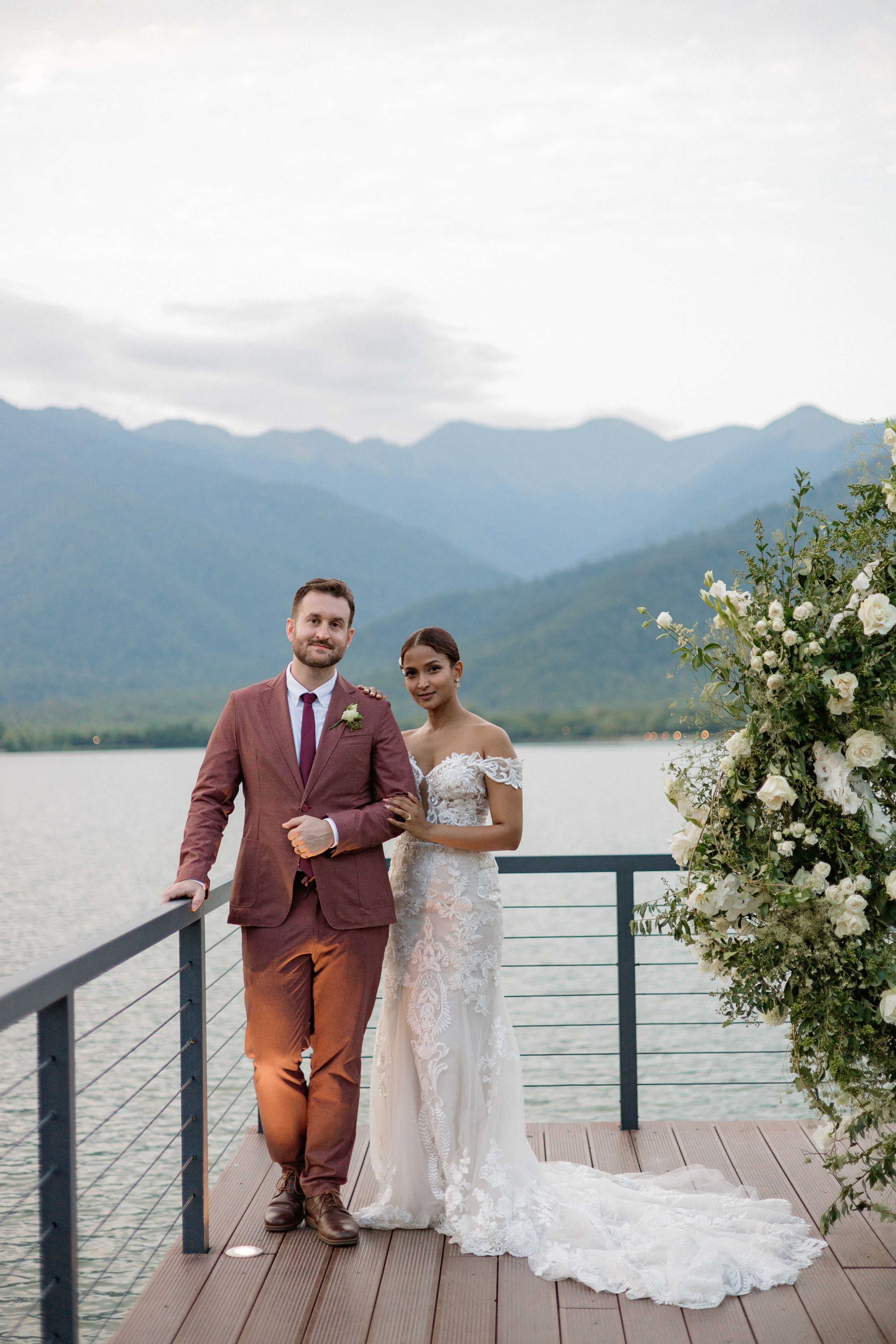 Thesakaya and Kevin. Photographer Anna Nazarenko