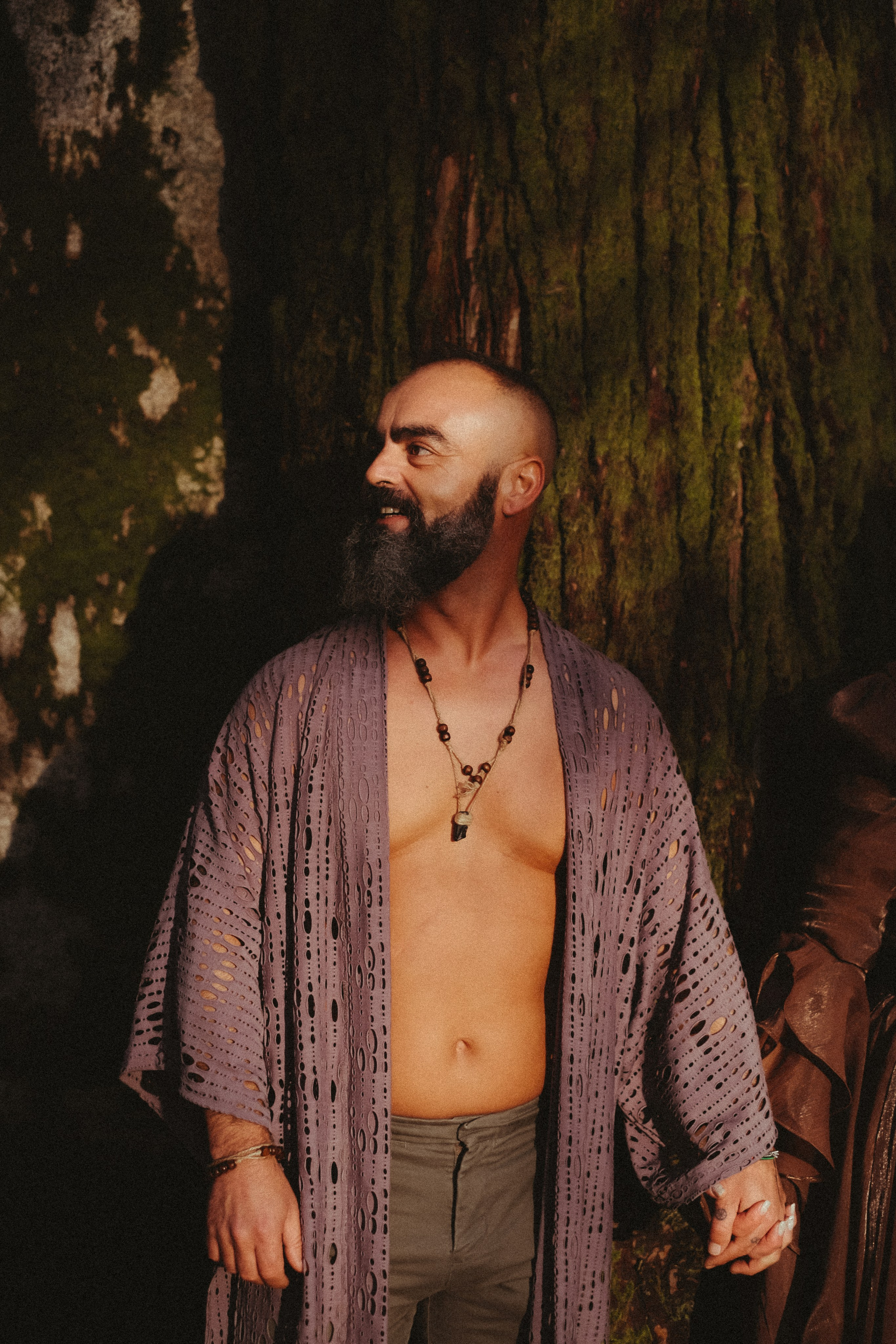 boho inspired pre wedding session surrounded by trees in Portugal