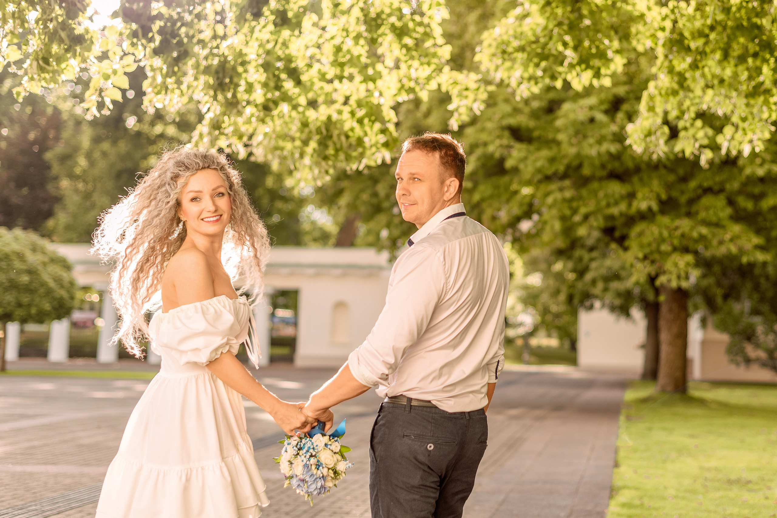 Свадебная прогулка по значимым местам Вильнюса. Семейный фотограф и фотограф новорожденных в Вильнюсе Ирина Беленкевич