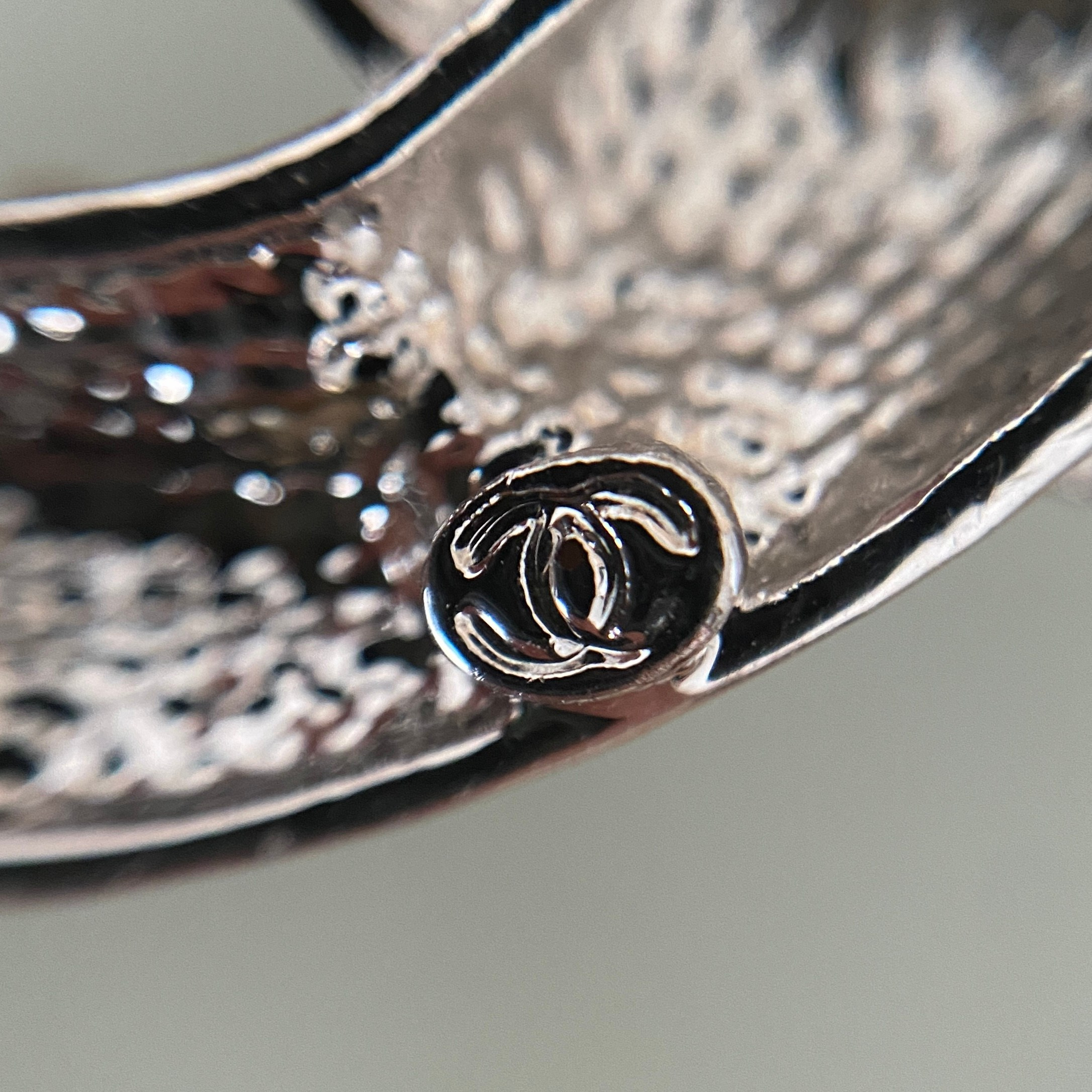 Chanel. Современнные и актикварные украшения в Барселоне, Москве и Санкт-Петербурге