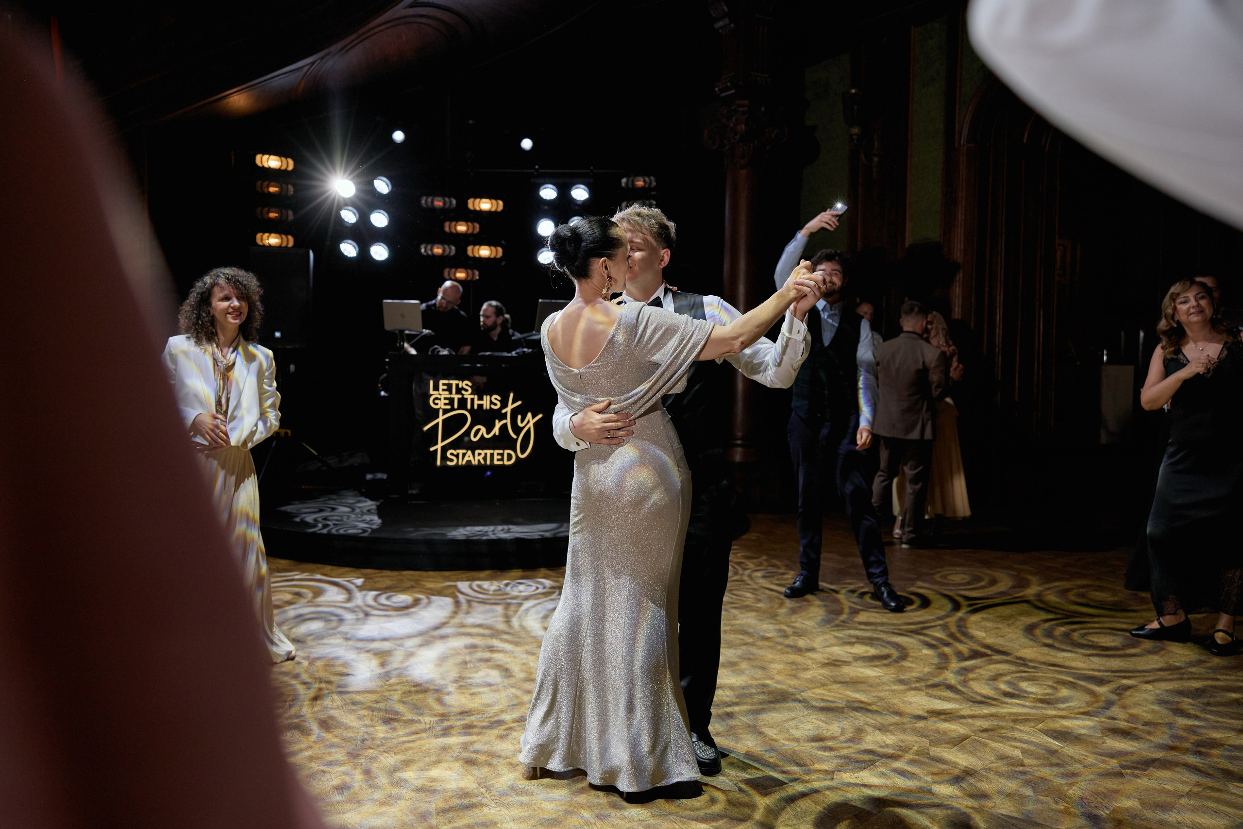 Wiktoria & Kacper. Pałac Goetz. Fotograf ślubny i rodzinny w Krakowie Yana Klymova