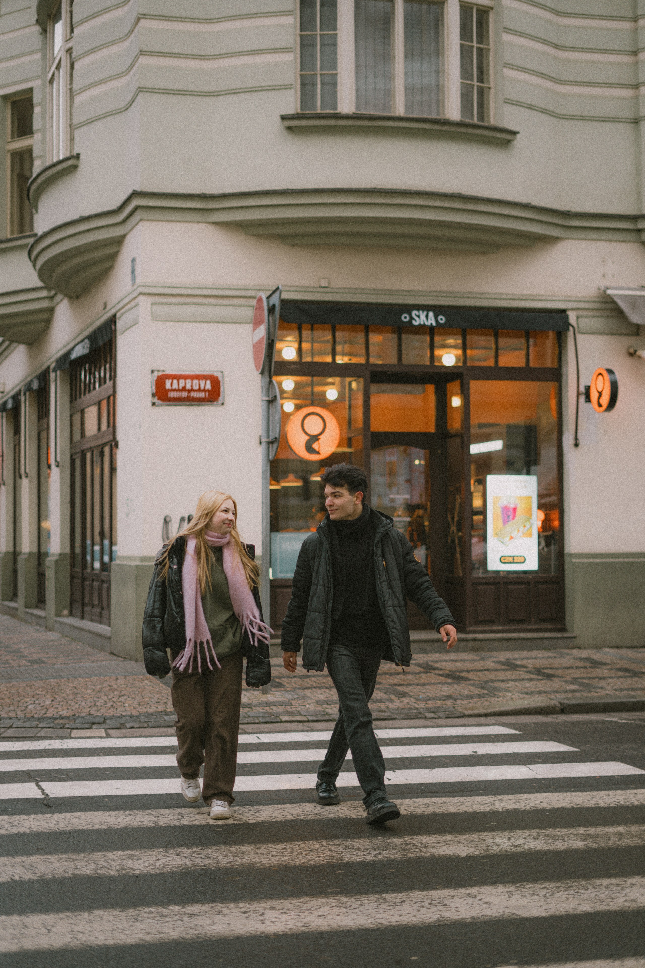 Příběhy z pražských uliček. Jana Holubová | Svatební, párová a rodinná fotografka v Praze