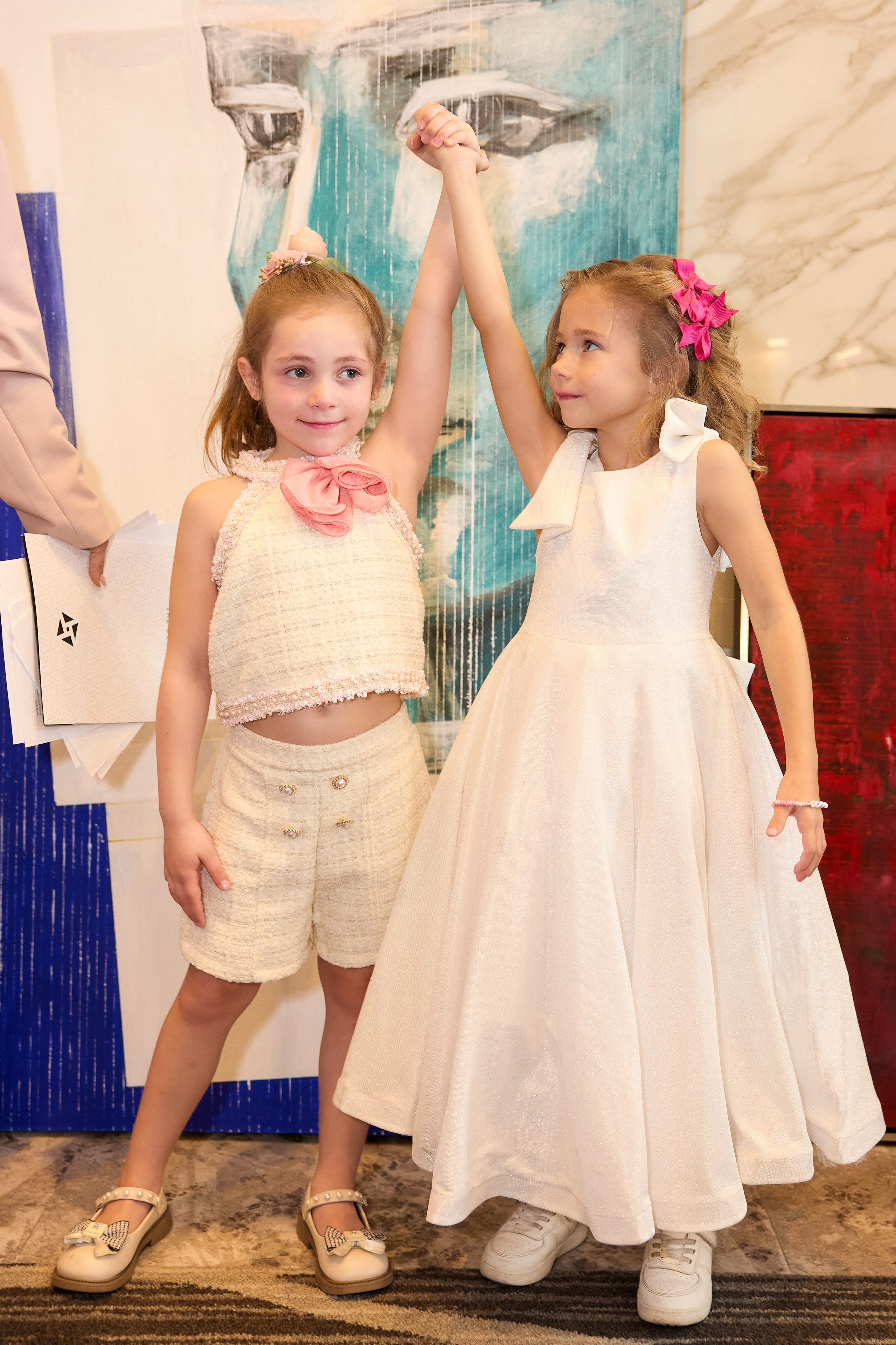 Авторская благотворительная художественная выставка Дианы Бортник. Фотограф Юлия Маковеева