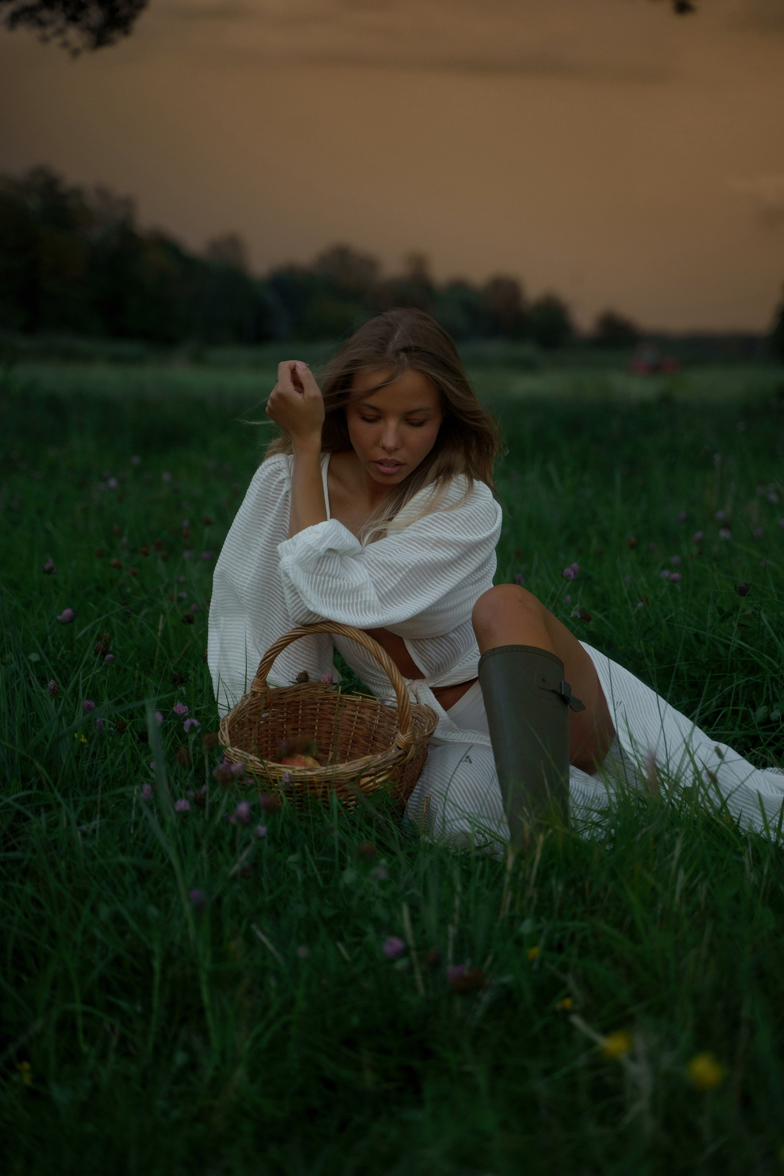 Storm, linen and milk