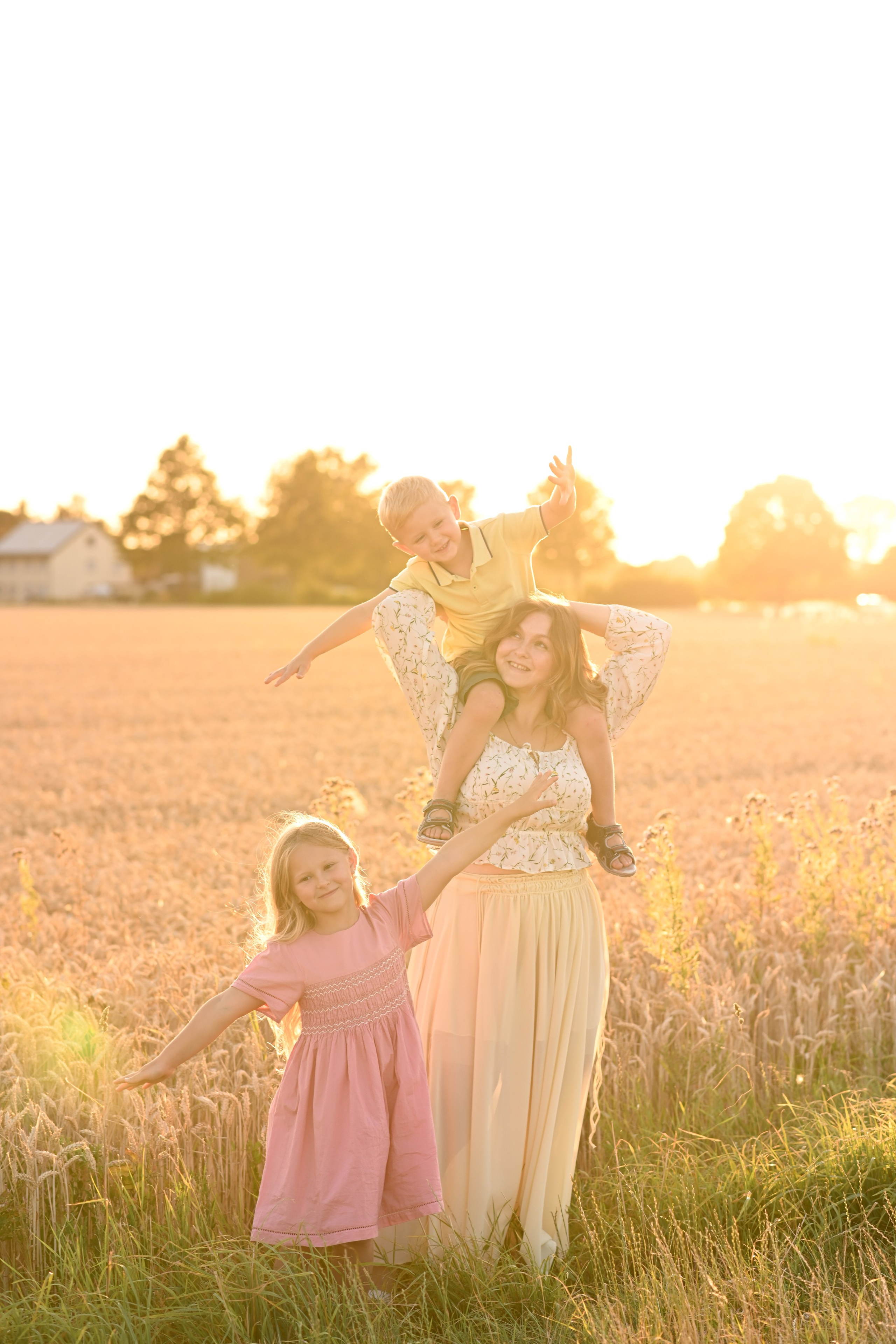 Familienfotoshooting im Studio & Outdoor |Köln, Aachen, Düren. Neugeborene, Baby Fotografin in Düren (NRW) - Vitalina Unruh