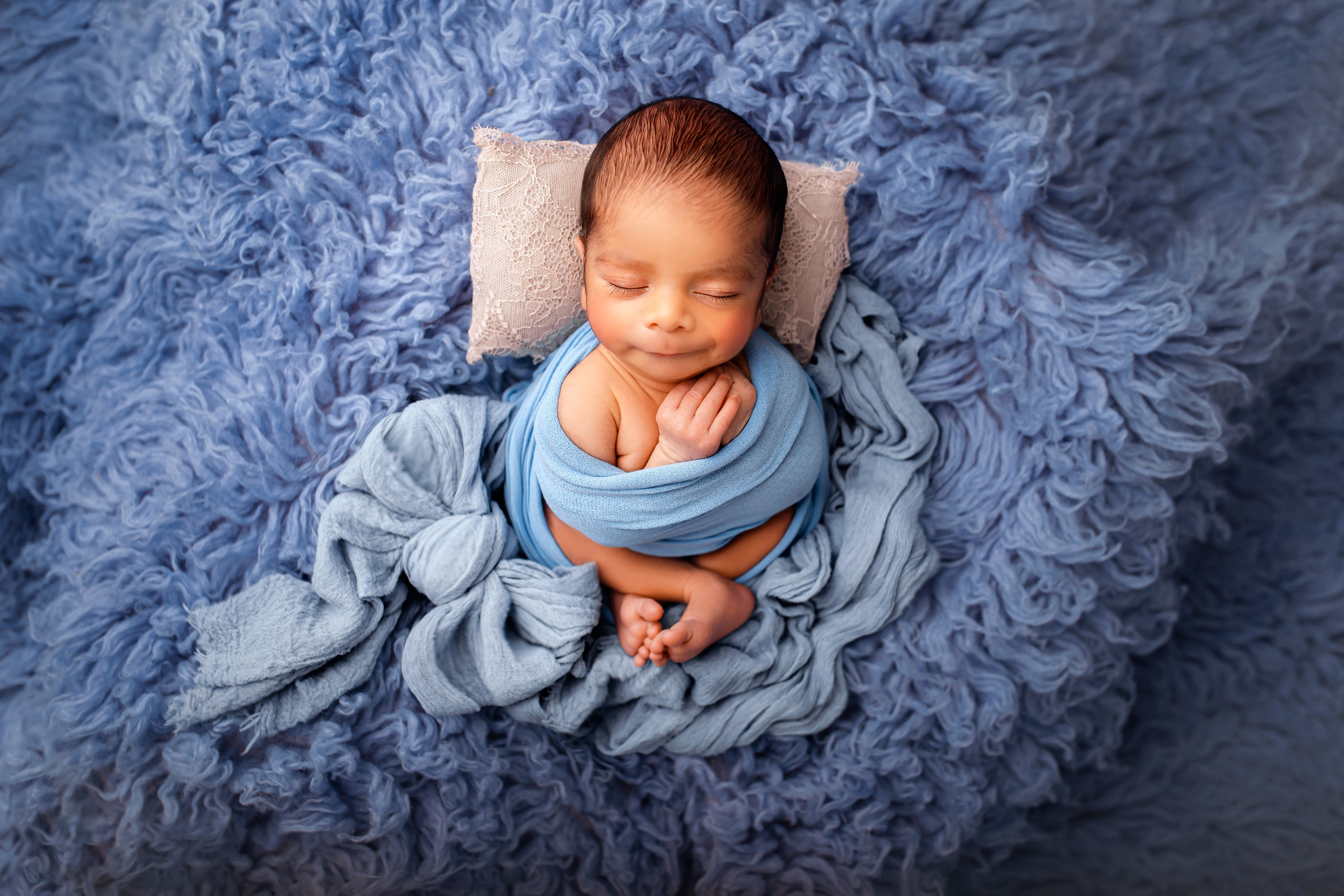 Newborn photoshoot. Newborn photographer and Photography Educator in Prague Yana Stelmakh
