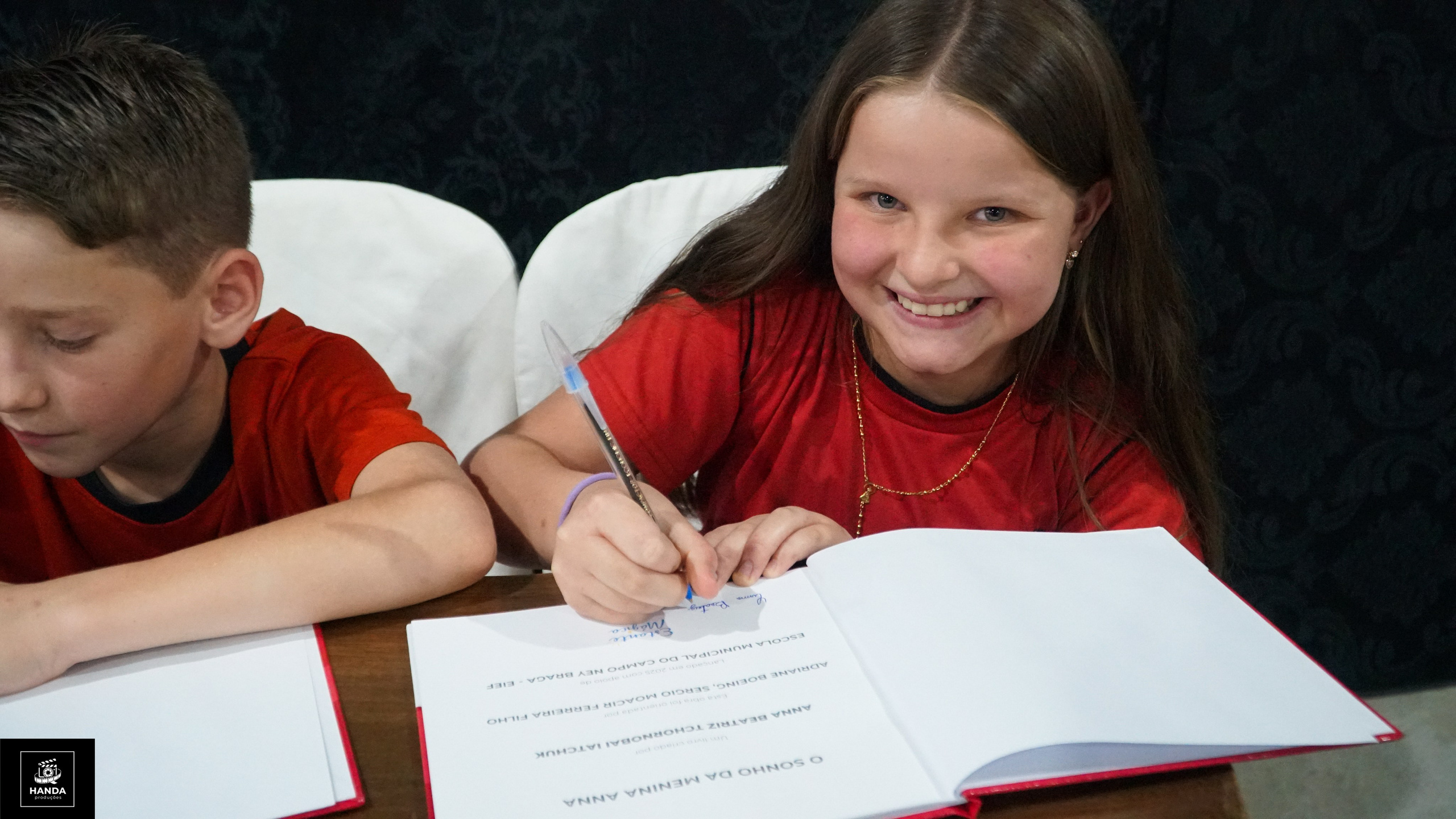Noite autógrafos colégio Aurélio Buarque de Holanda. Handa Produções