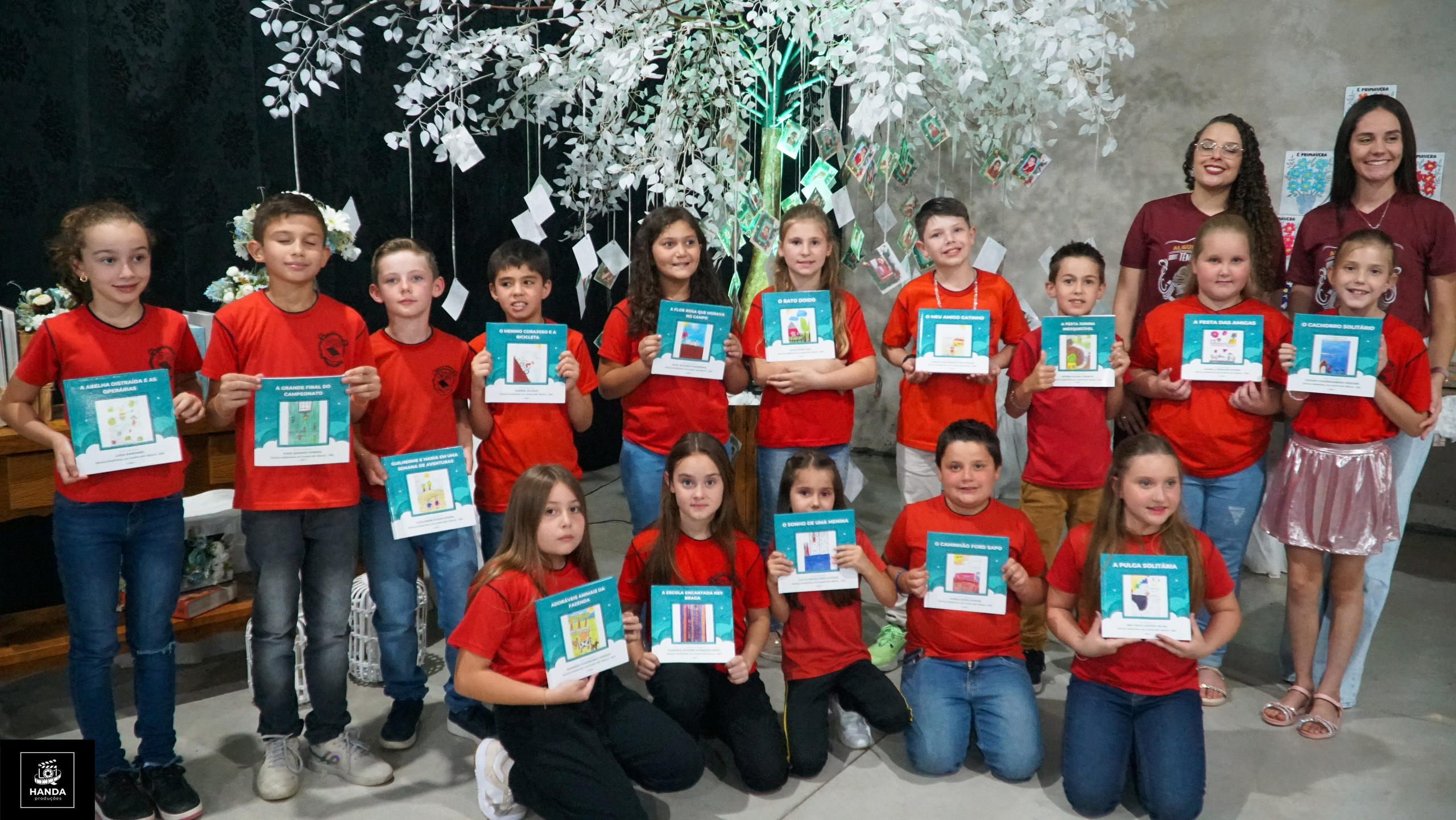 Noite autógrafos colégio Aurélio Buarque de Holanda. Handa Produções