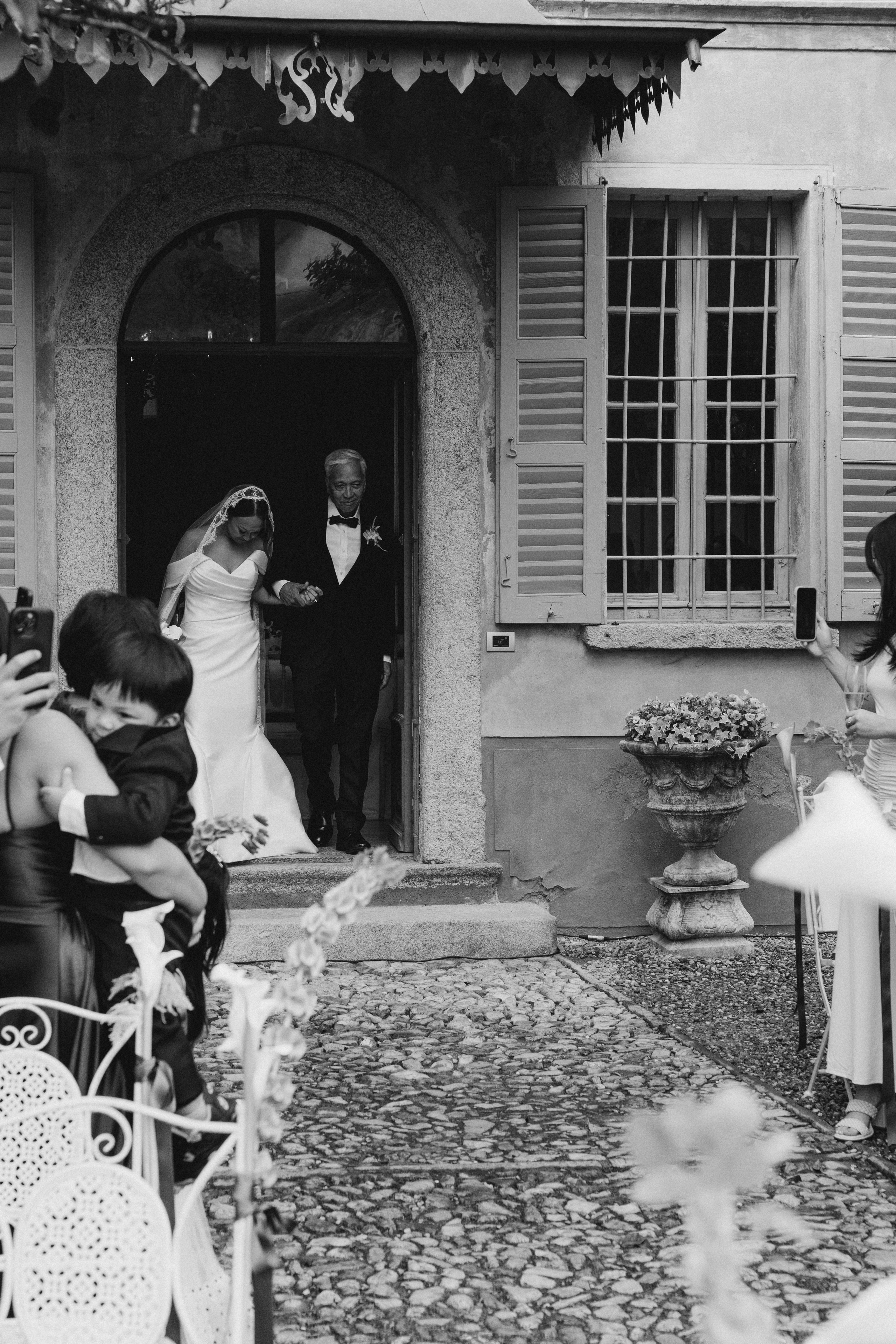 BEATRICE AND RAFAELE_LAKE COMO_Villa Regina Teodolinda. PHOTOGRAPHER IN ITALY