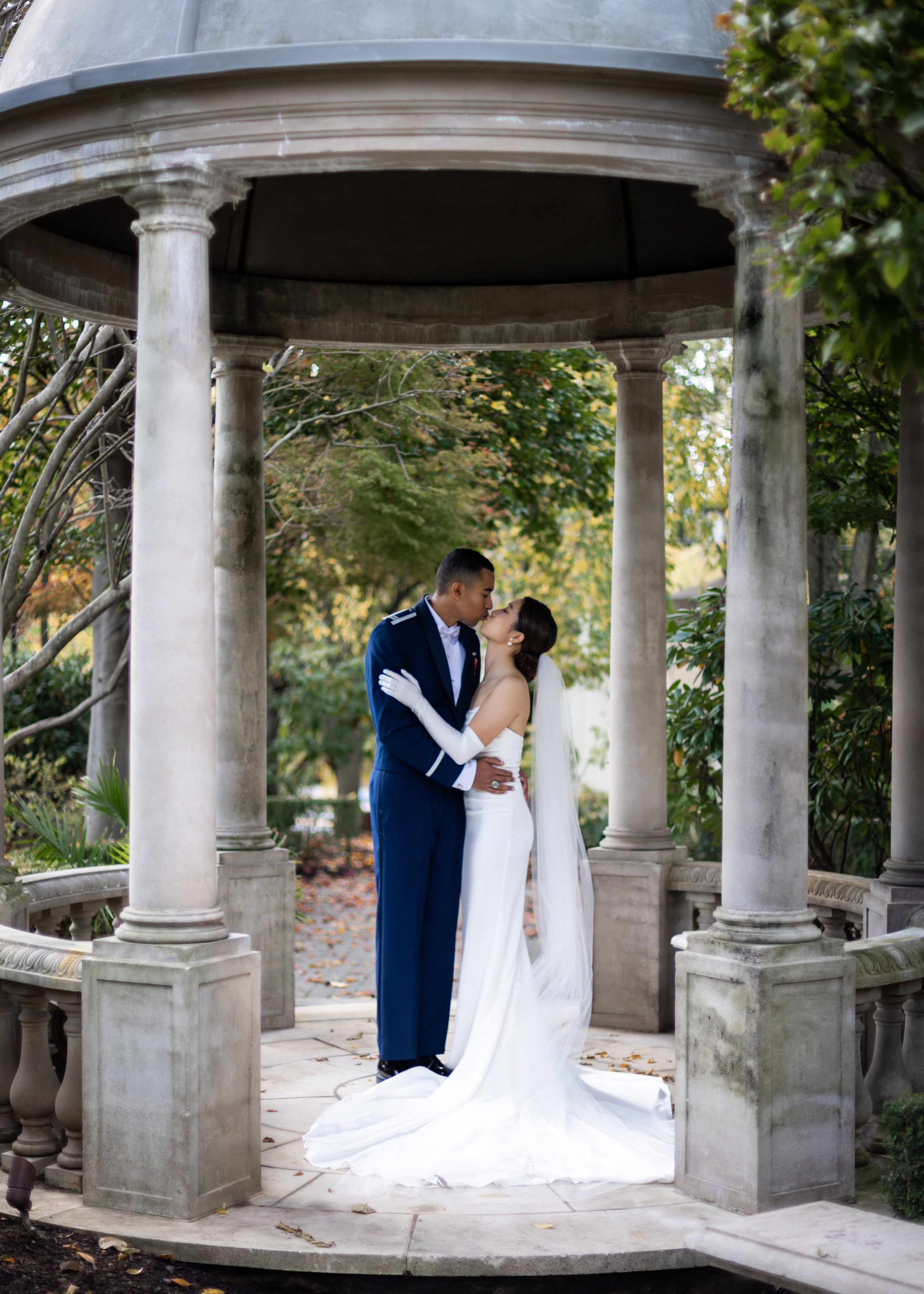 Ester & Conner. Wedding and Event photography, Kisses + Veil