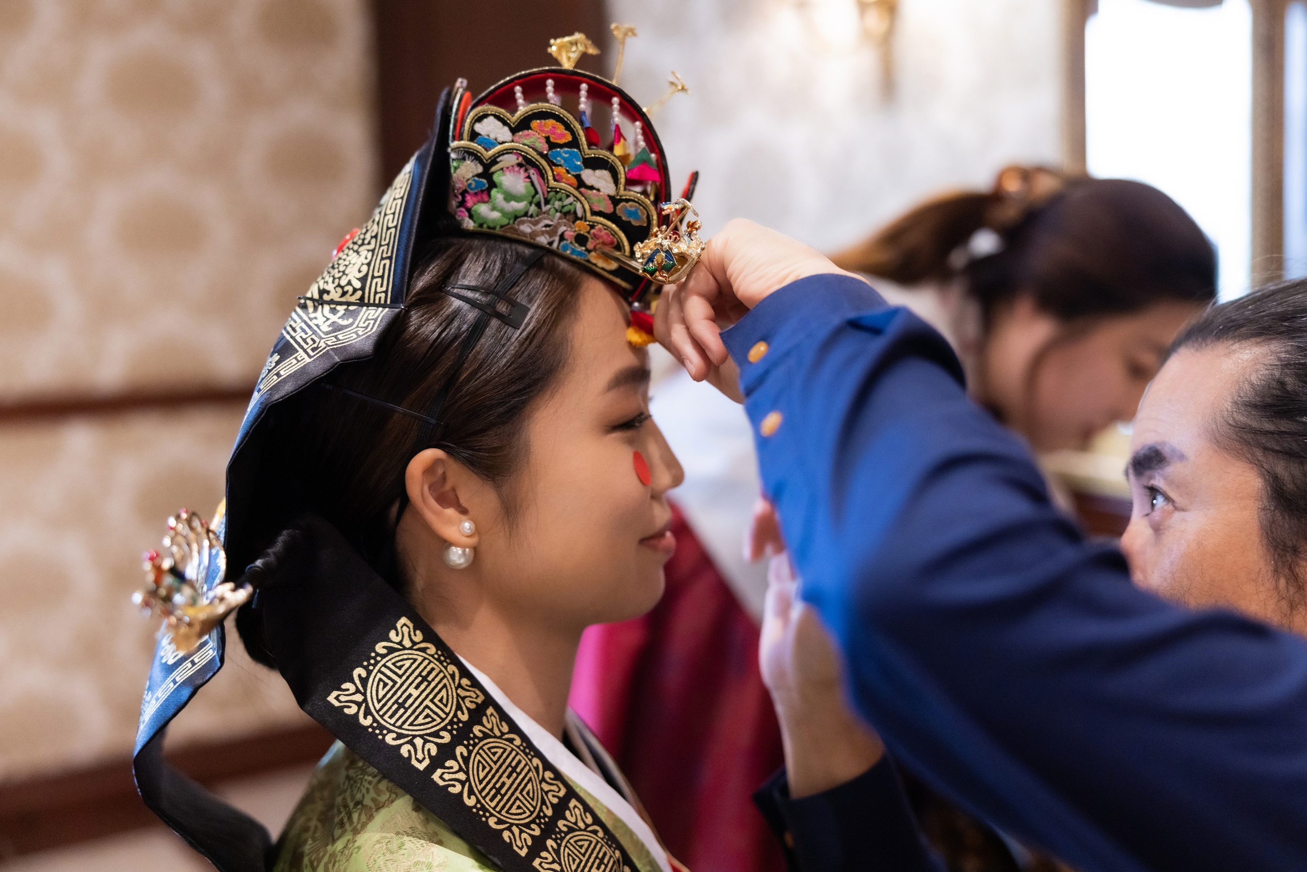 Ester & Conner. Wedding and Event photography, Kisses + Veil