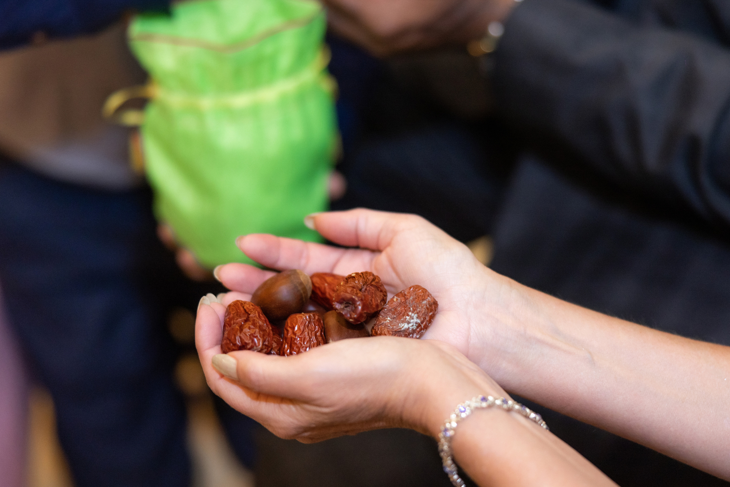 Ester & Conner. Wedding and Event photography, Kisses + Veil