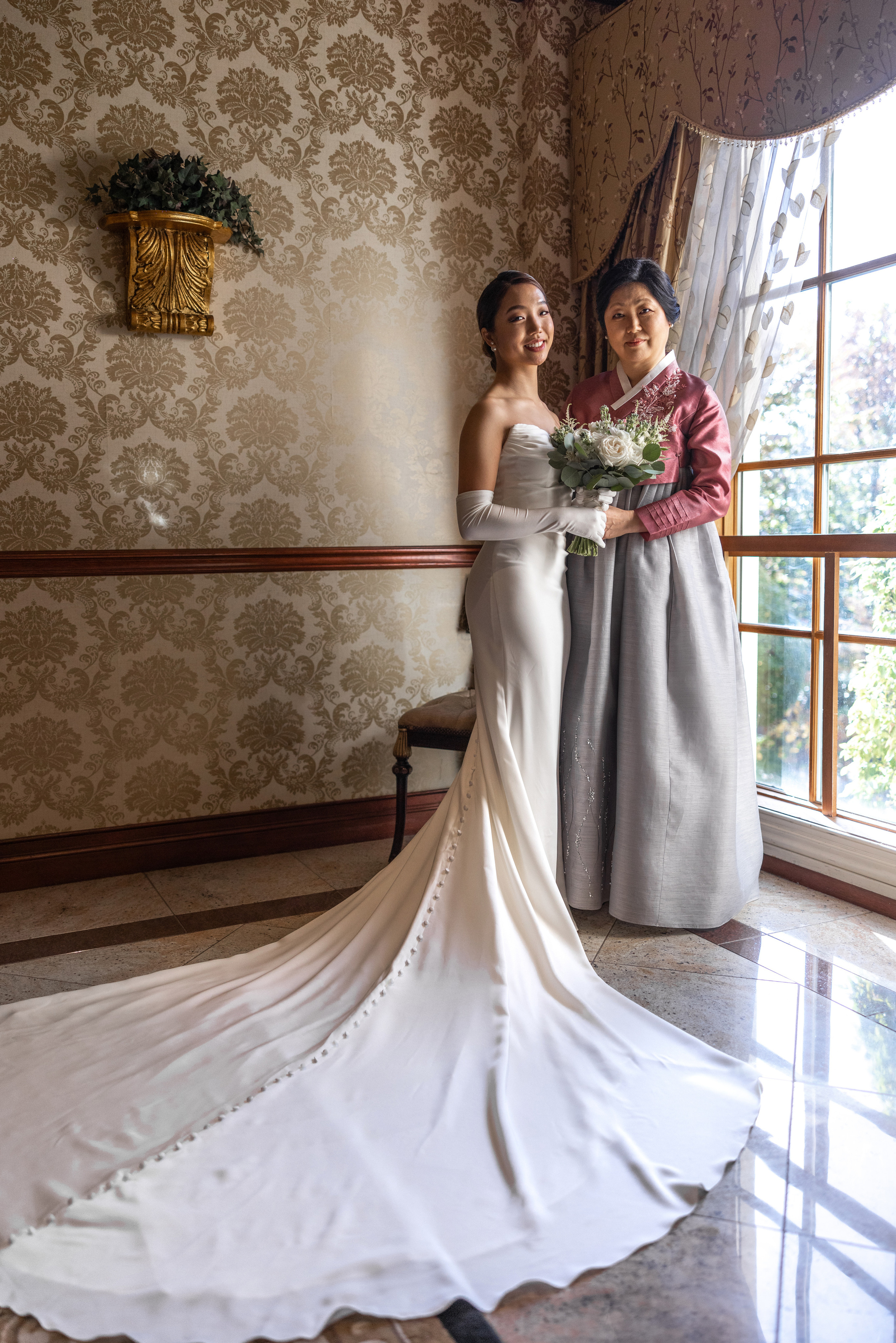 Ester & Conner. Wedding and Event photography, Kisses + Veil