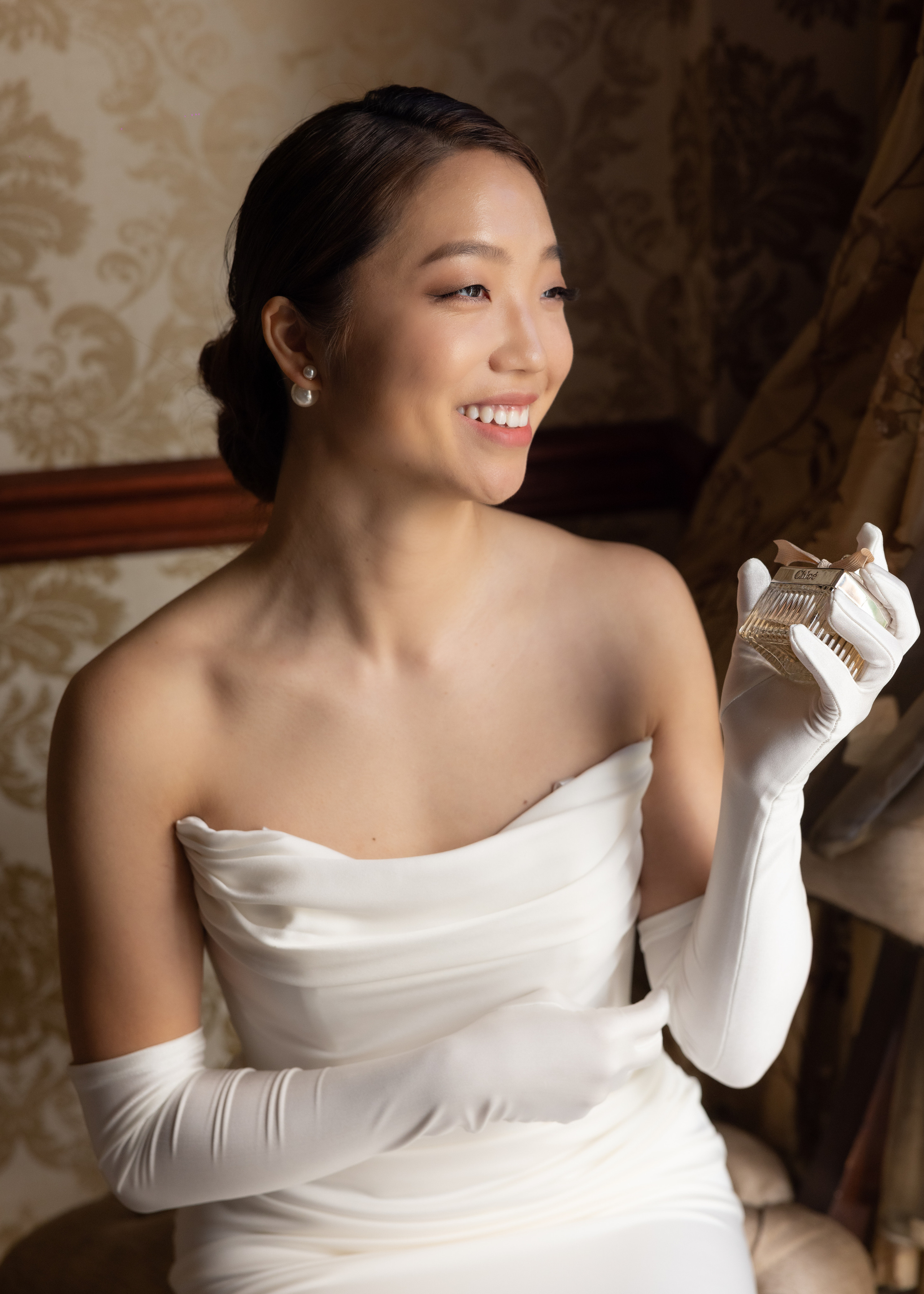 Ester & Conner. Wedding and Event photography, Kisses + Veil