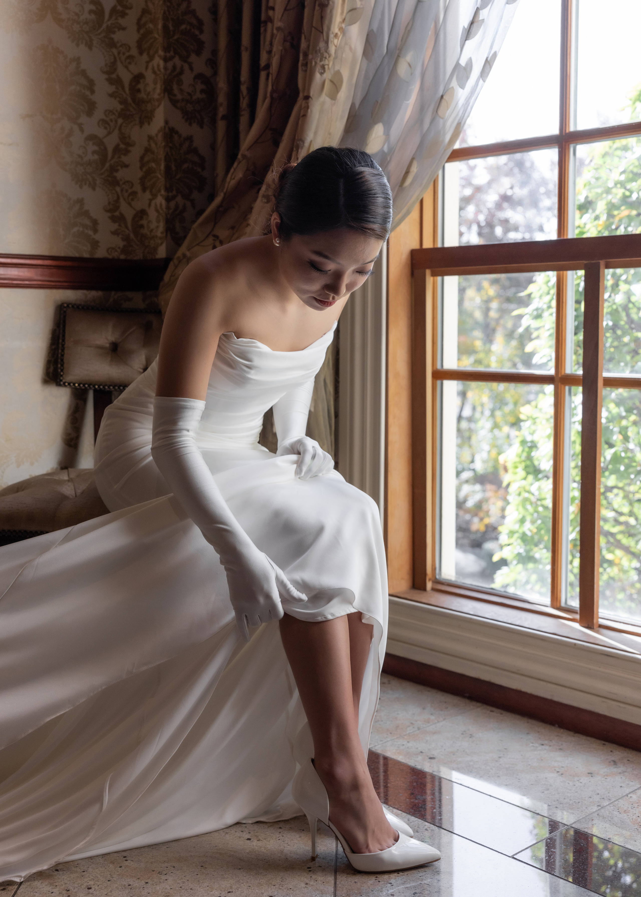 Ester & Conner. Wedding and Event photography, Kisses + Veil