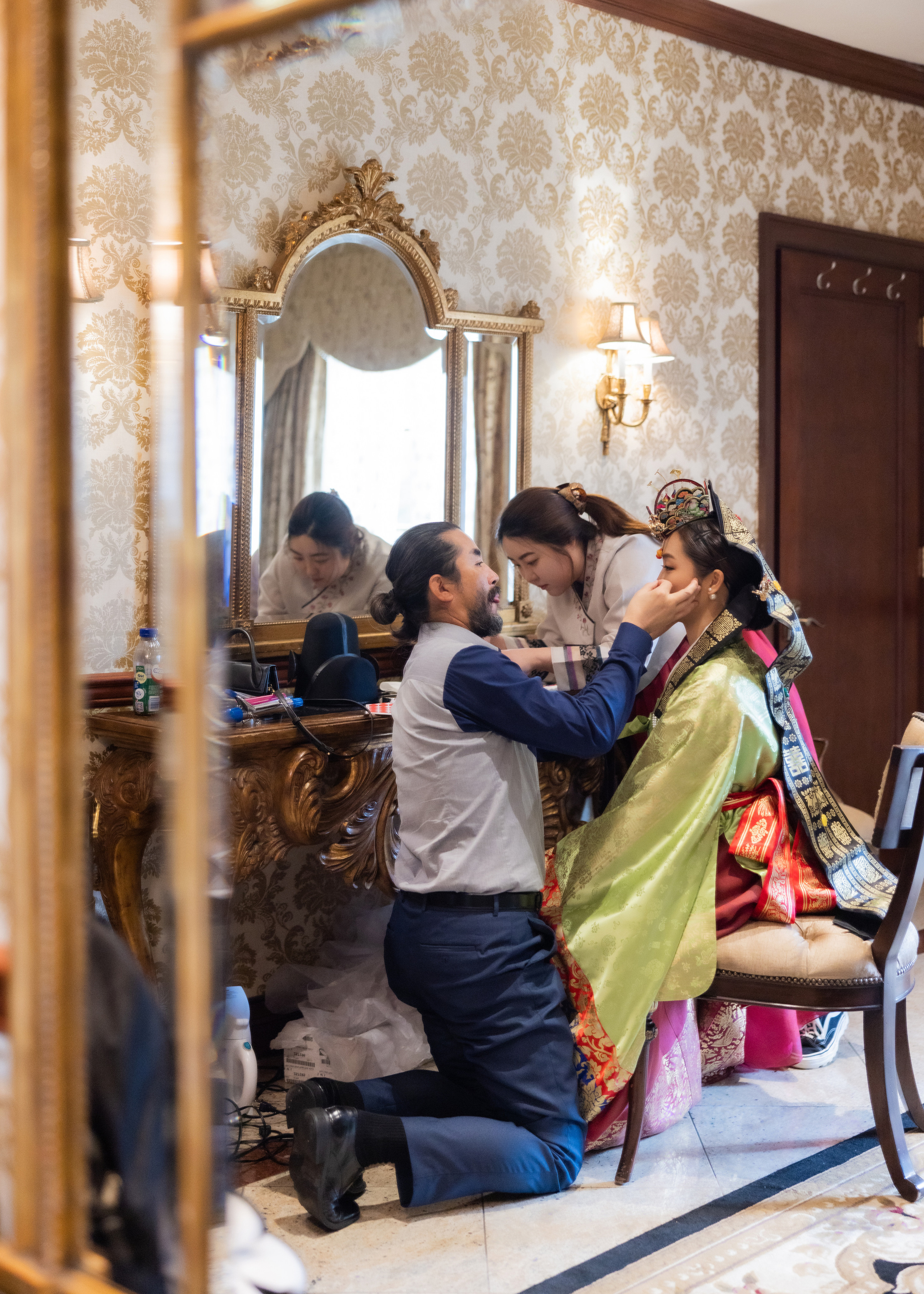 Ester & Conner. Wedding and Event photography, Kisses + Veil