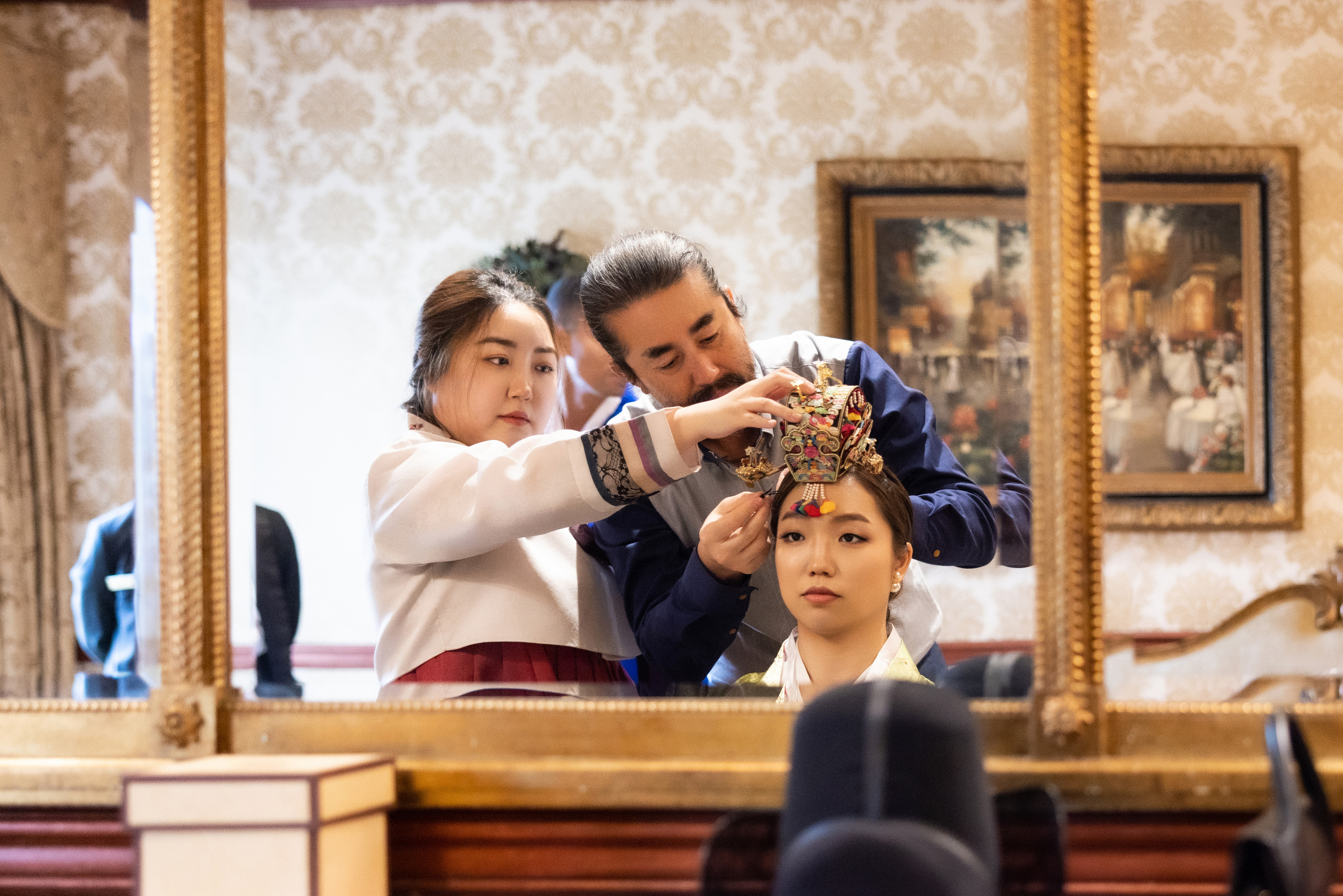 Ester & Conner. Wedding and Event photography, Kisses + Veil