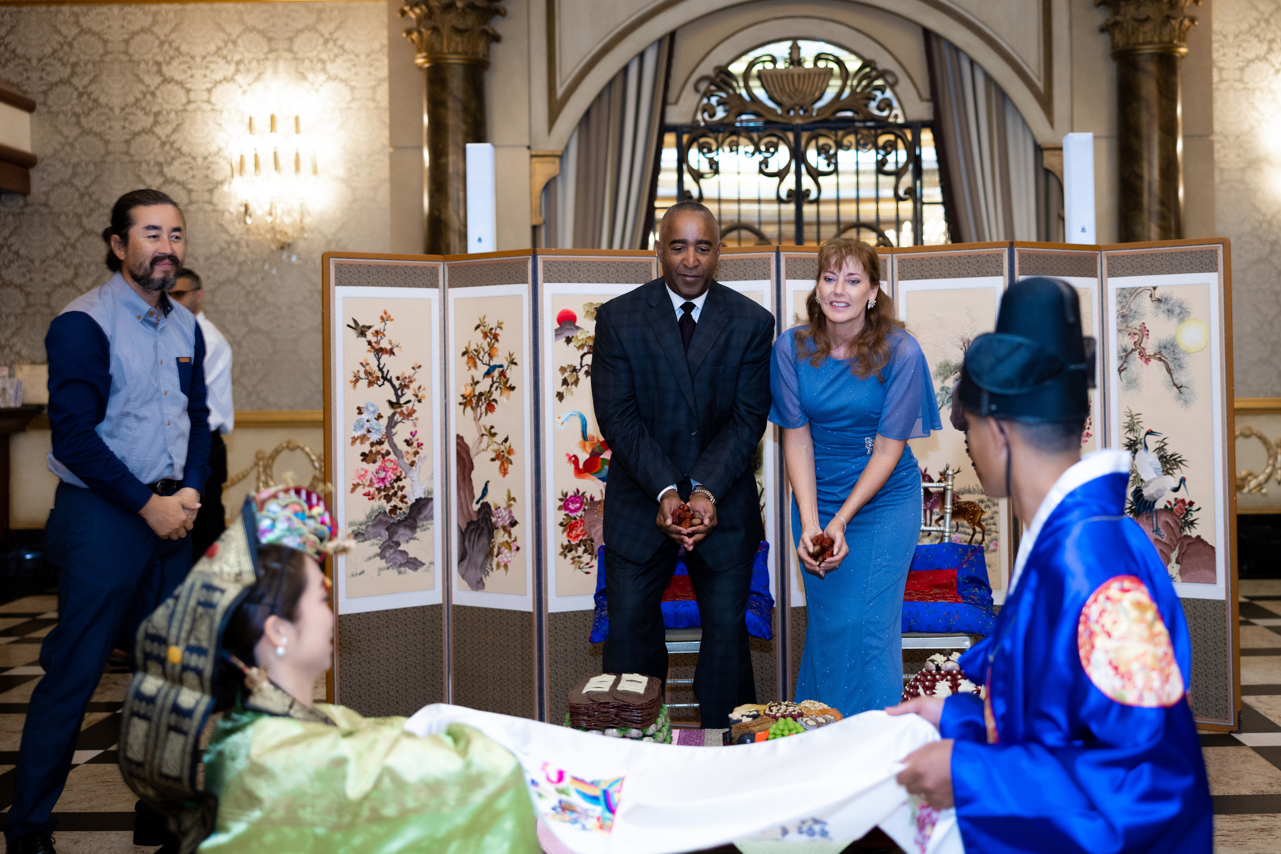 Ester & Conner. Wedding and Event photography, Kisses + Veil