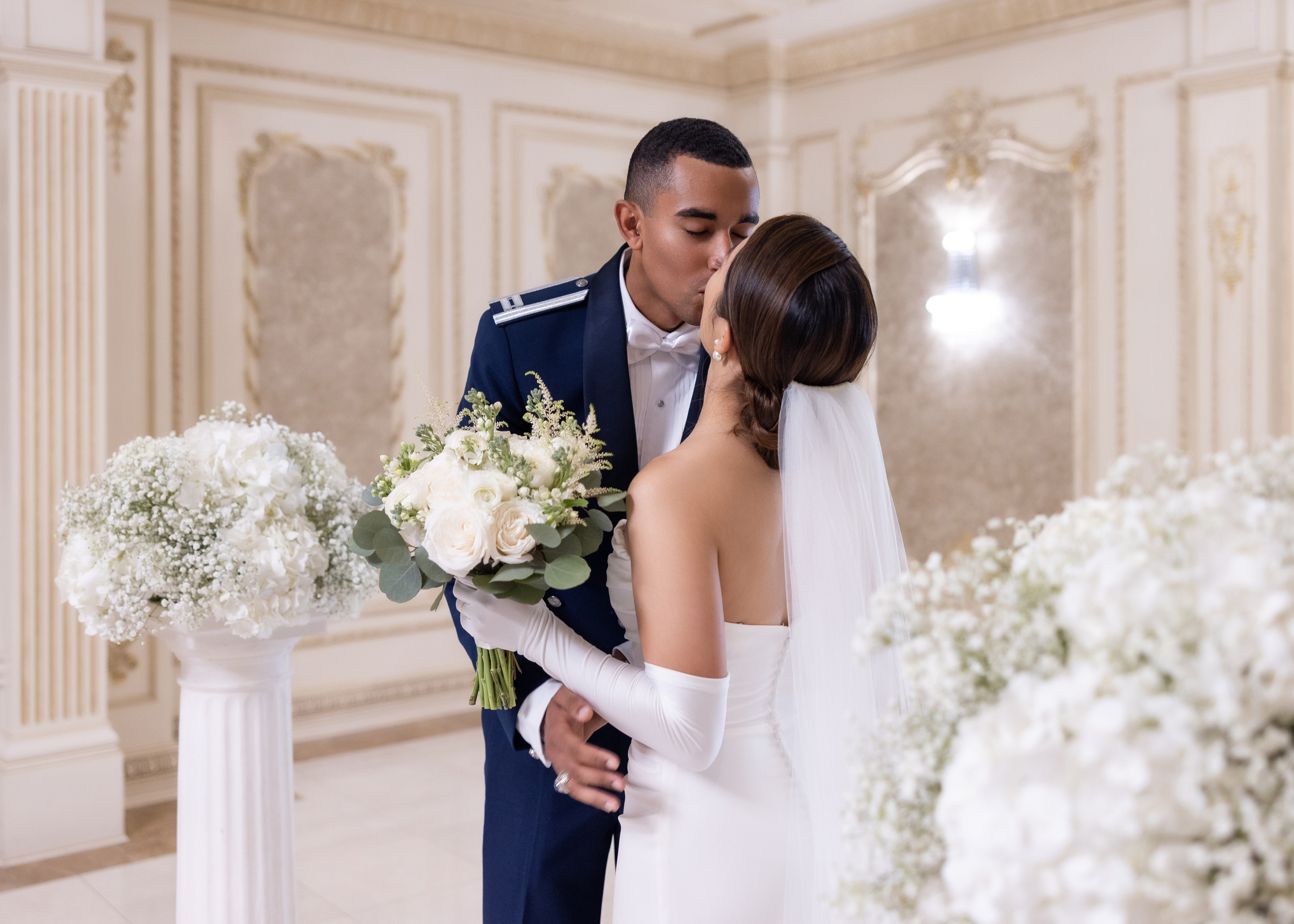 Ester & Conner. Wedding and Event photography, Kisses + Veil