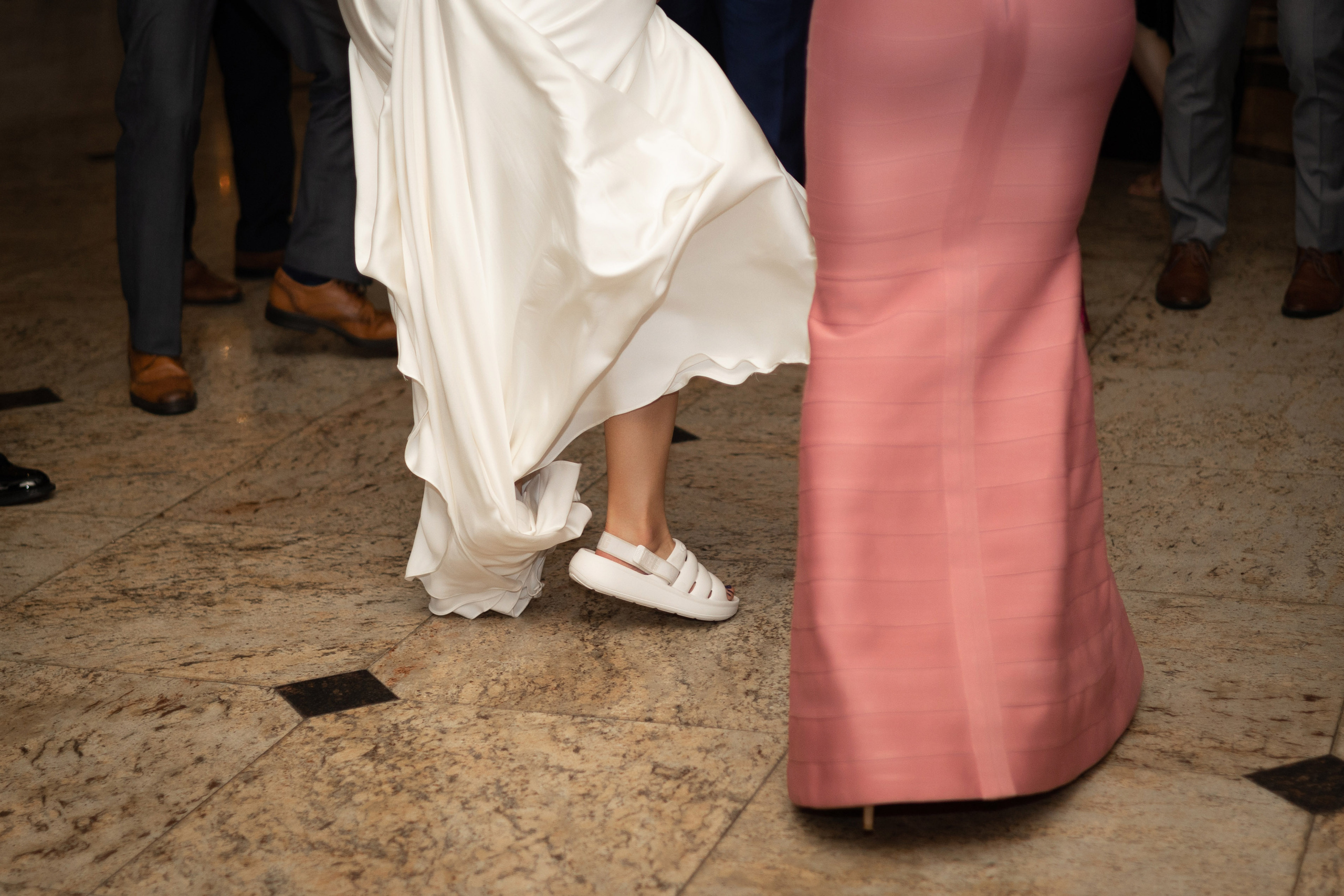 Ester & Conner. Wedding and Event photography, Kisses + Veil