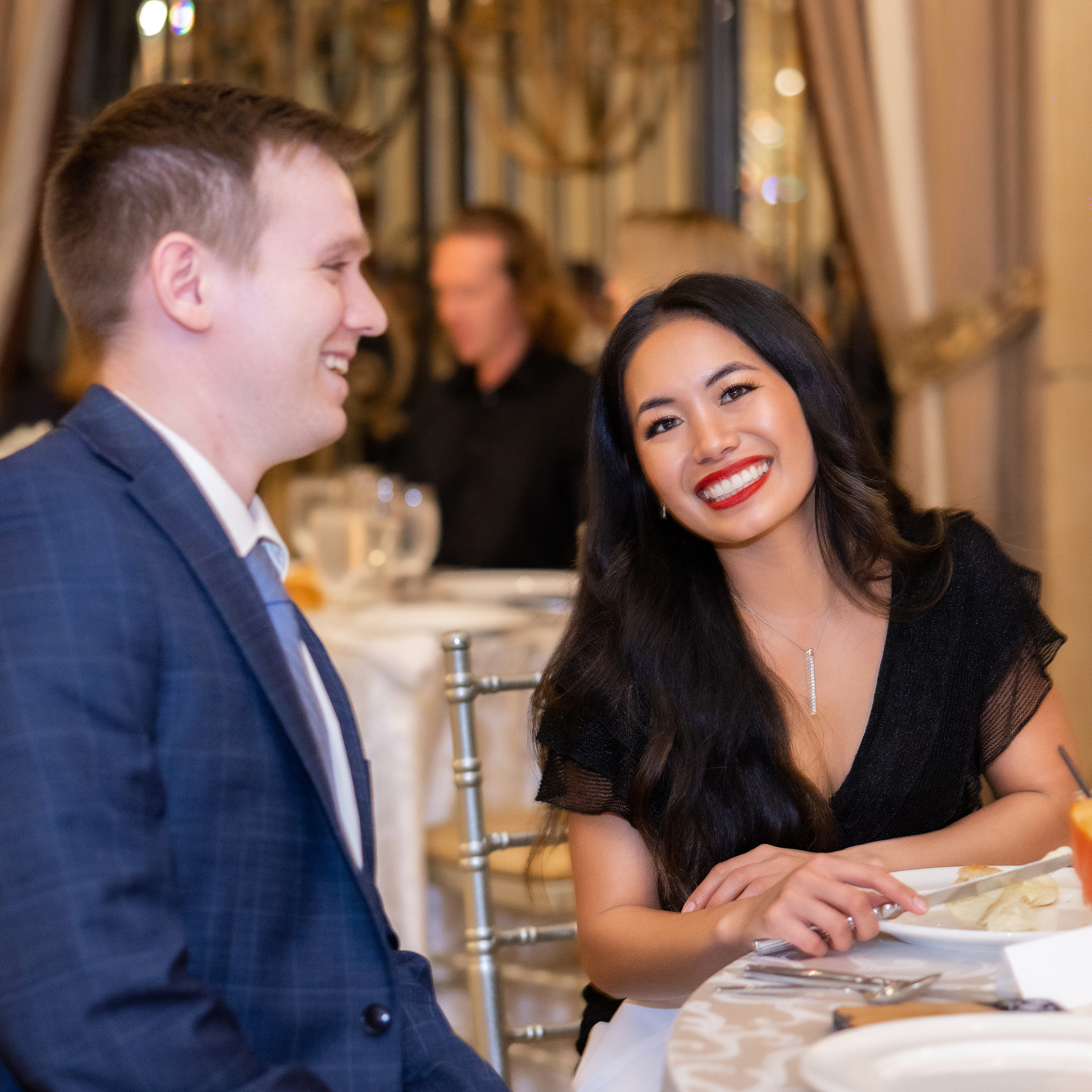 Ester & Conner. Wedding and Event photography, Kisses + Veil