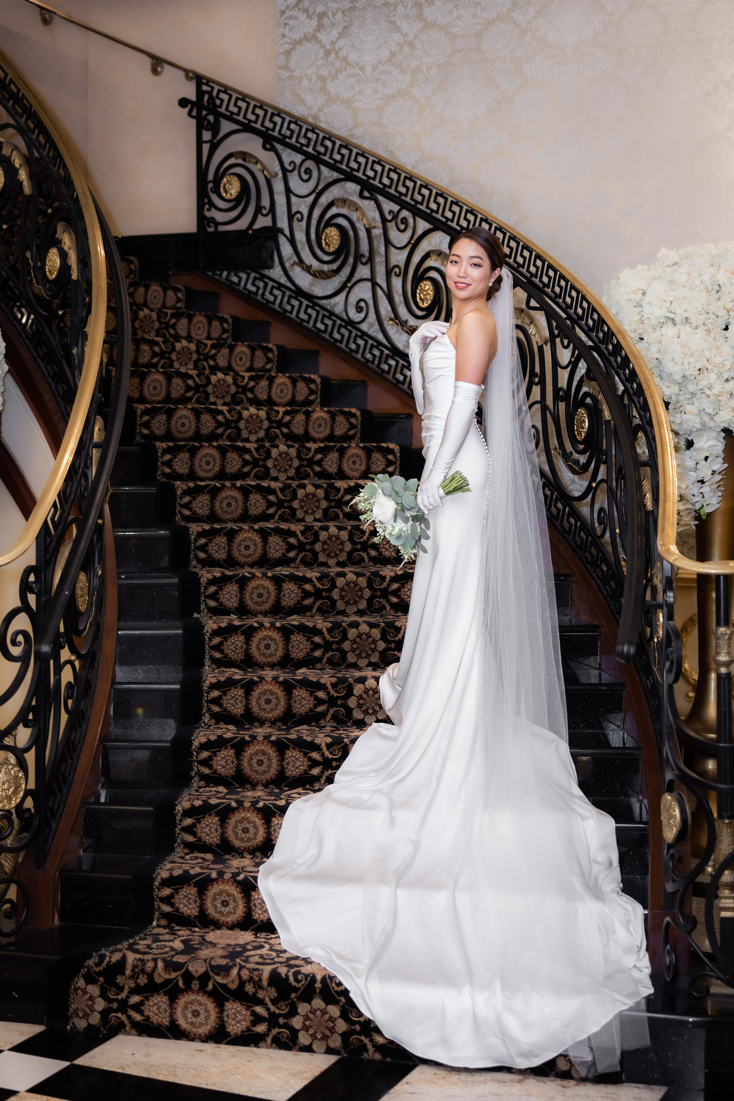 Ester & Conner. Wedding and Event photography, Kisses + Veil