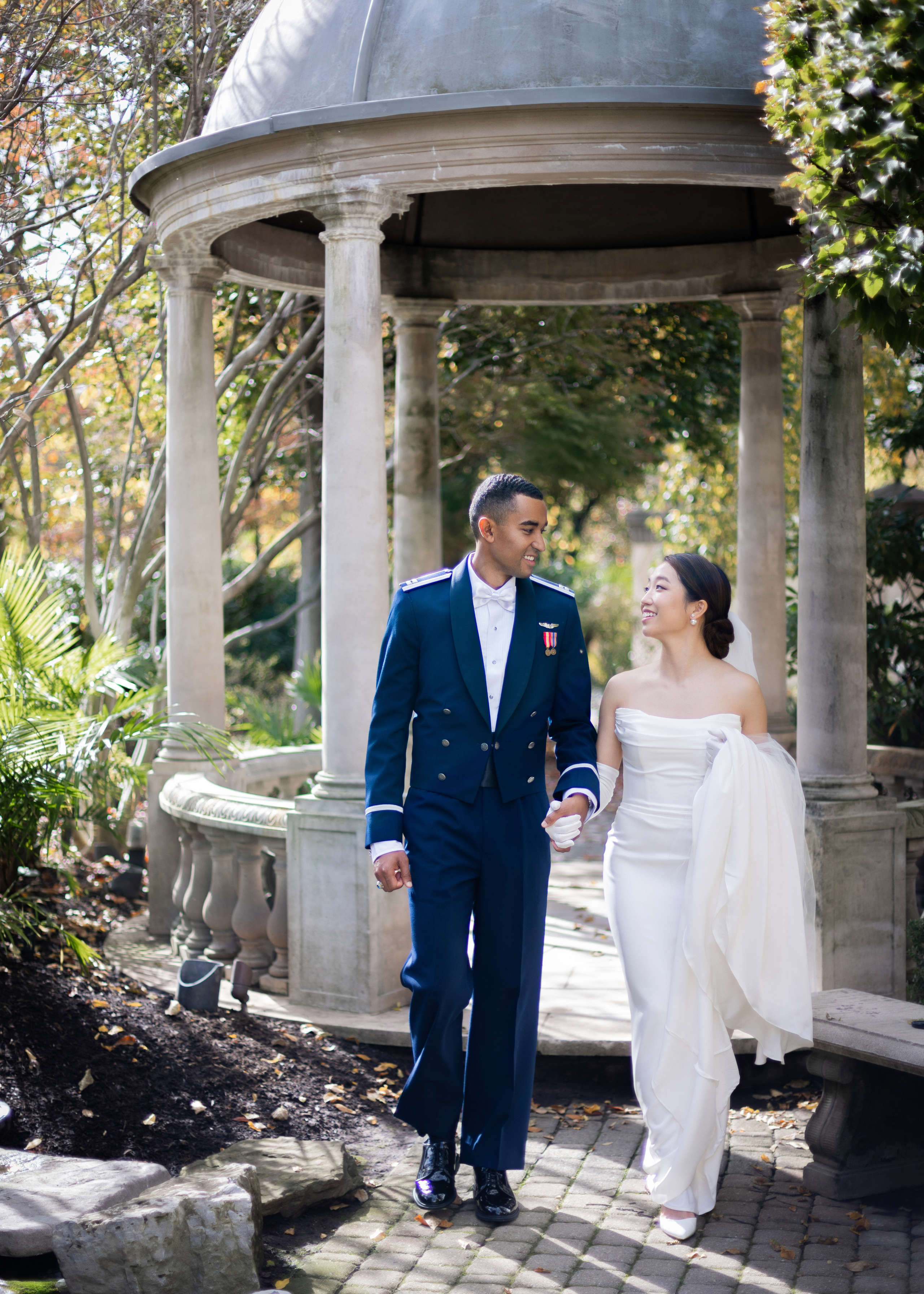 Ester & Conner. Wedding and Event photography, Kisses + Veil