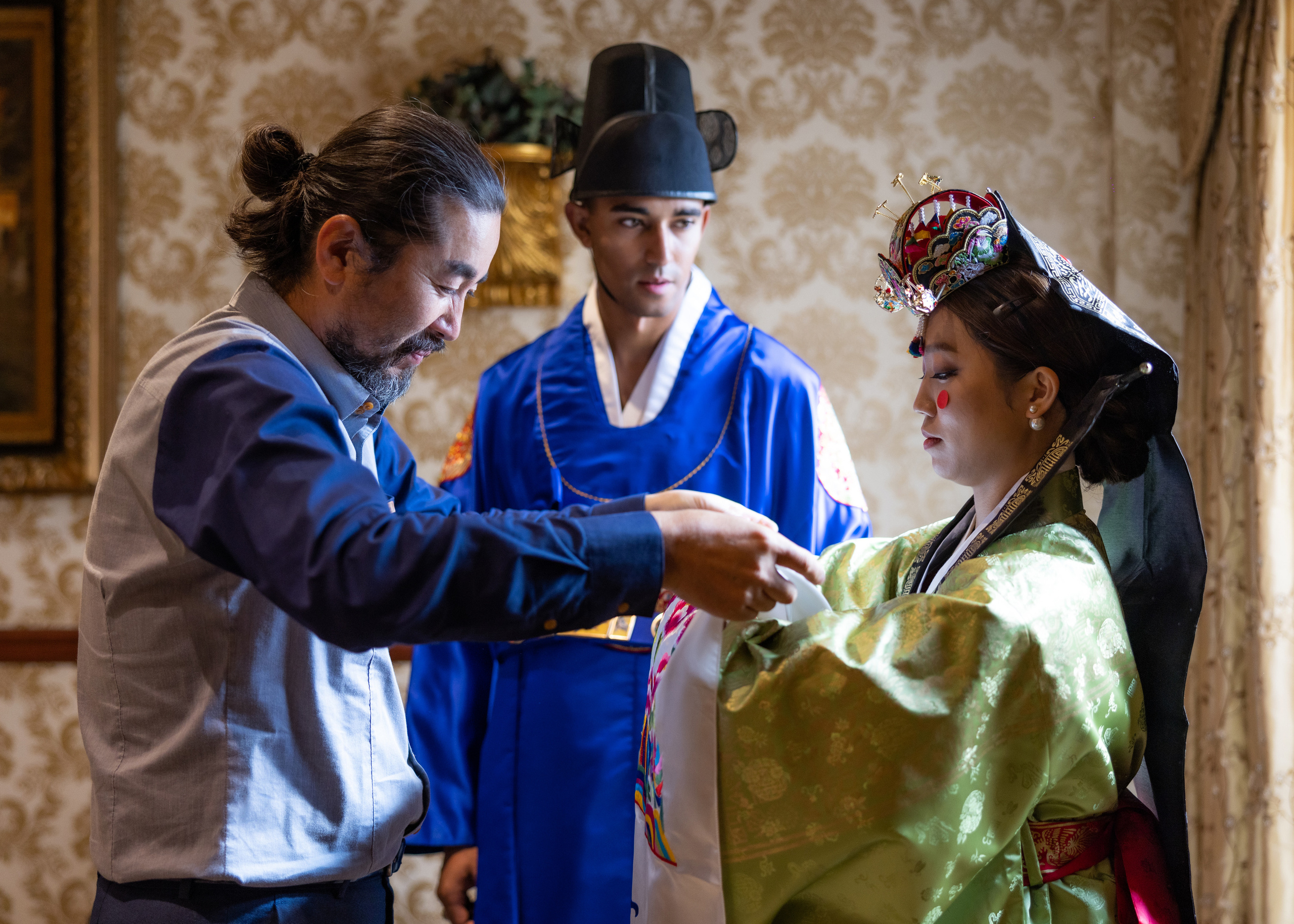 Ester & Conner. Wedding and Event photography, Kisses + Veil