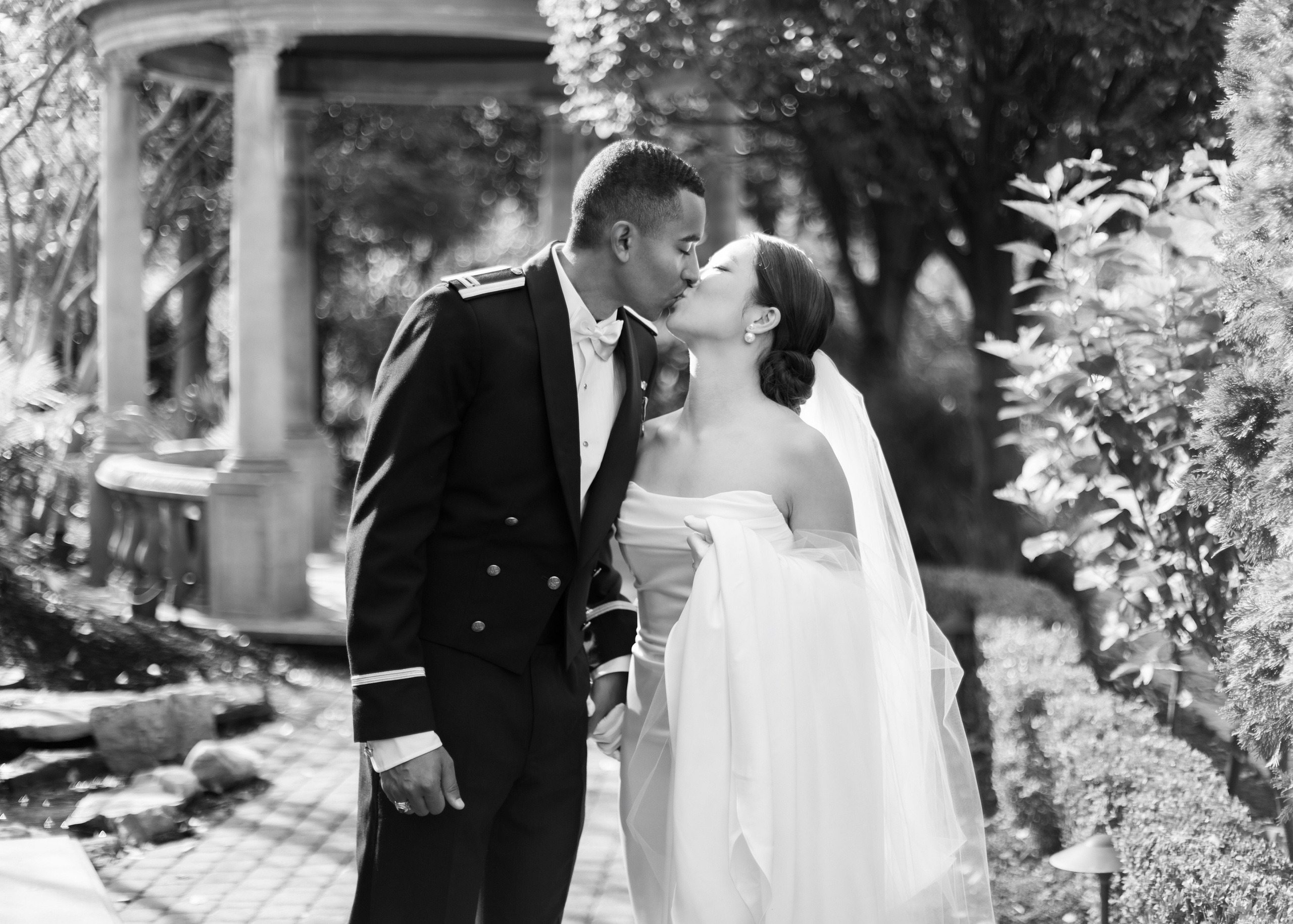 Ester & Conner. Wedding and Event photography, Kisses + Veil