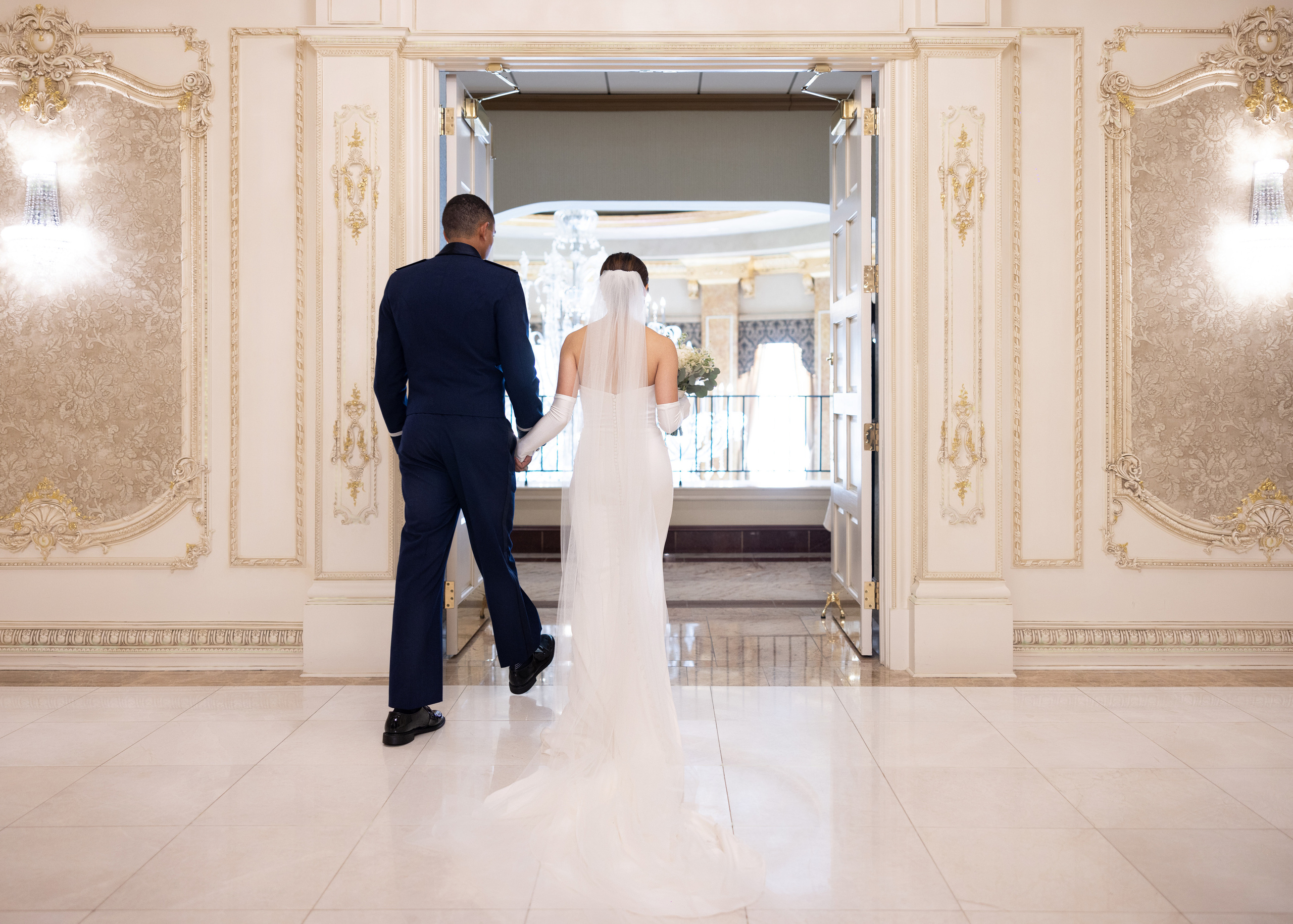 Ester & Conner. Wedding and Event photography, Kisses + Veil