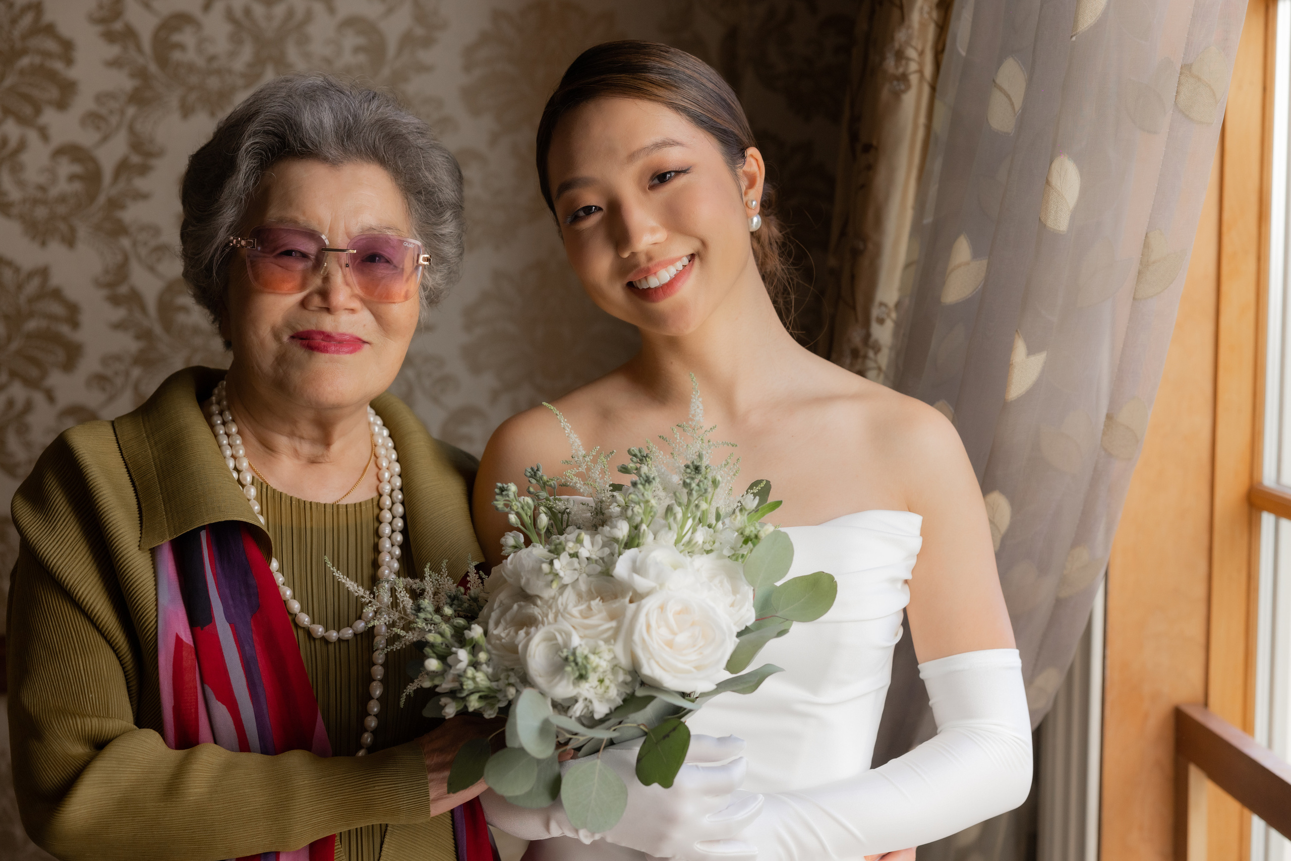 Ester & Conner. Wedding and Event photography, Kisses + Veil