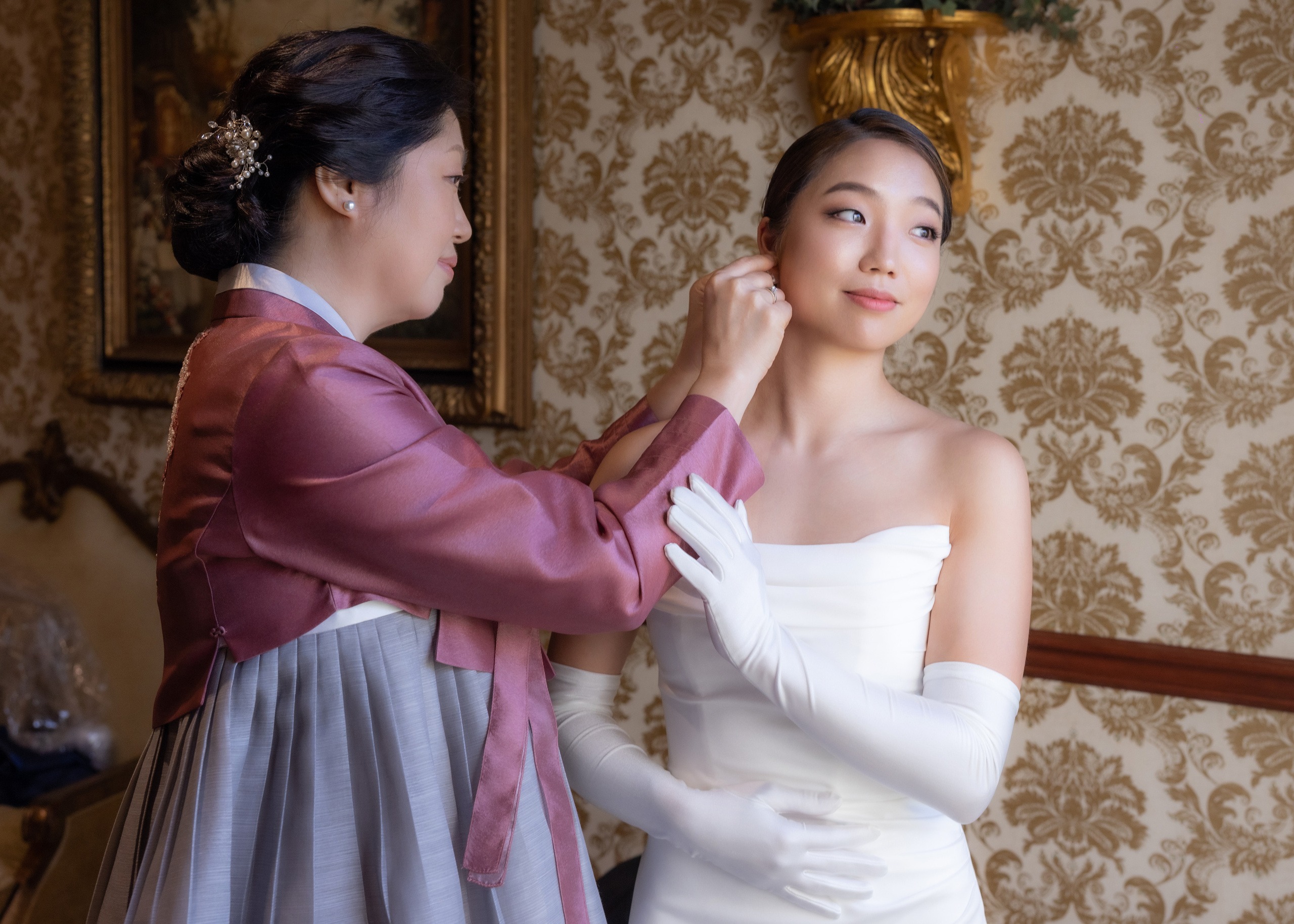 Ester & Conner. Wedding and Event photography, Kisses + Veil