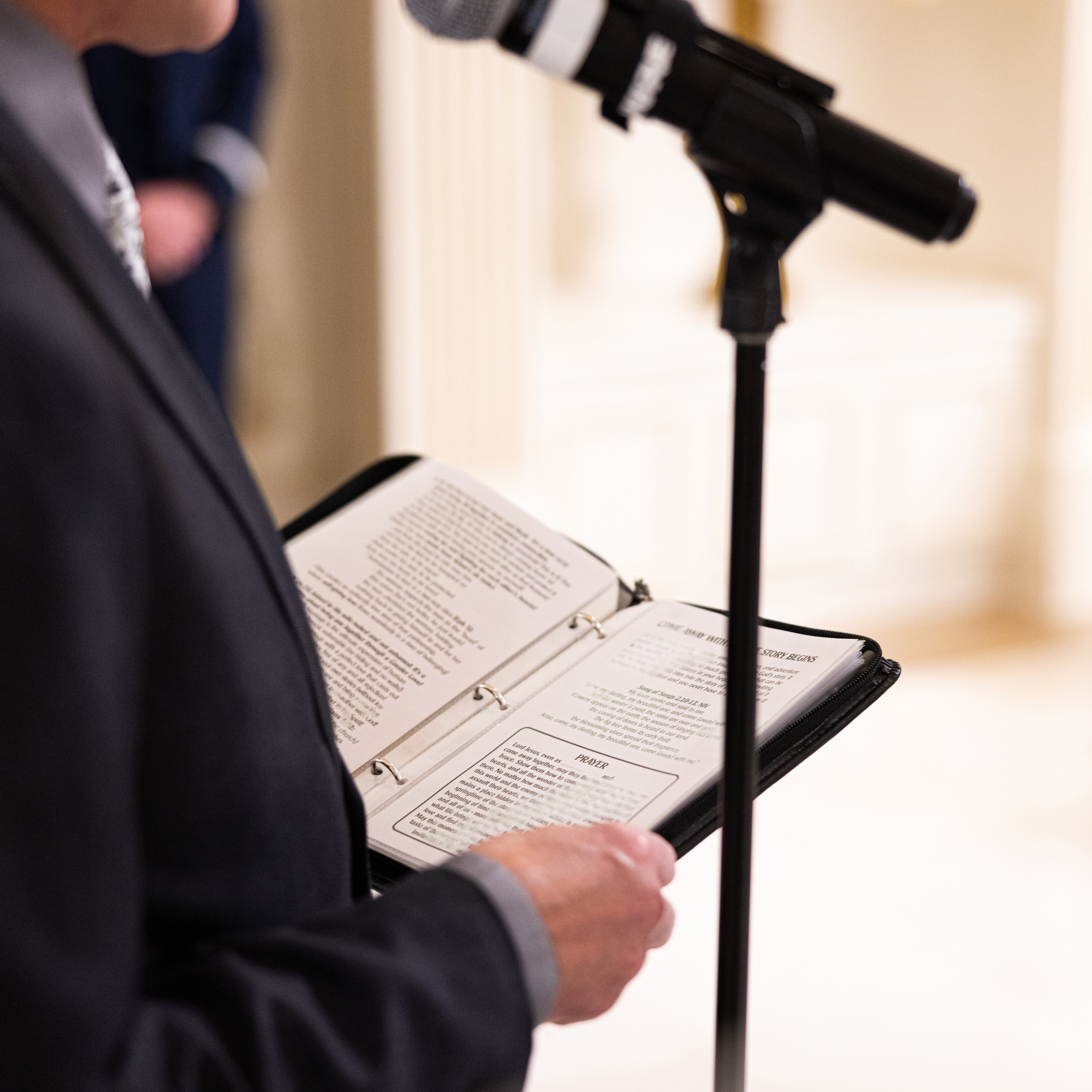 Ester & Conner. Wedding and Event photography, Kisses + Veil