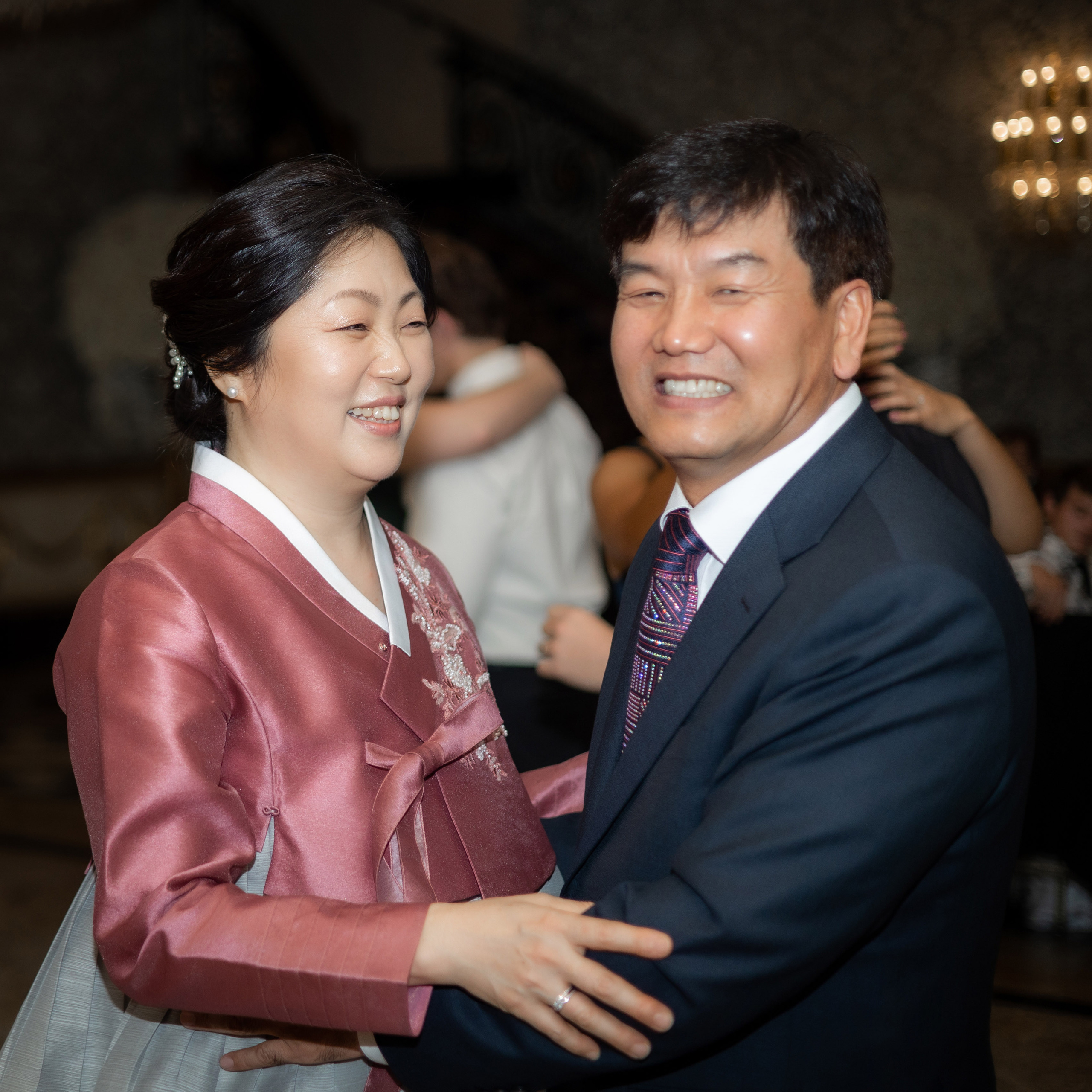 Ester & Conner. Wedding and Event photography, Kisses + Veil