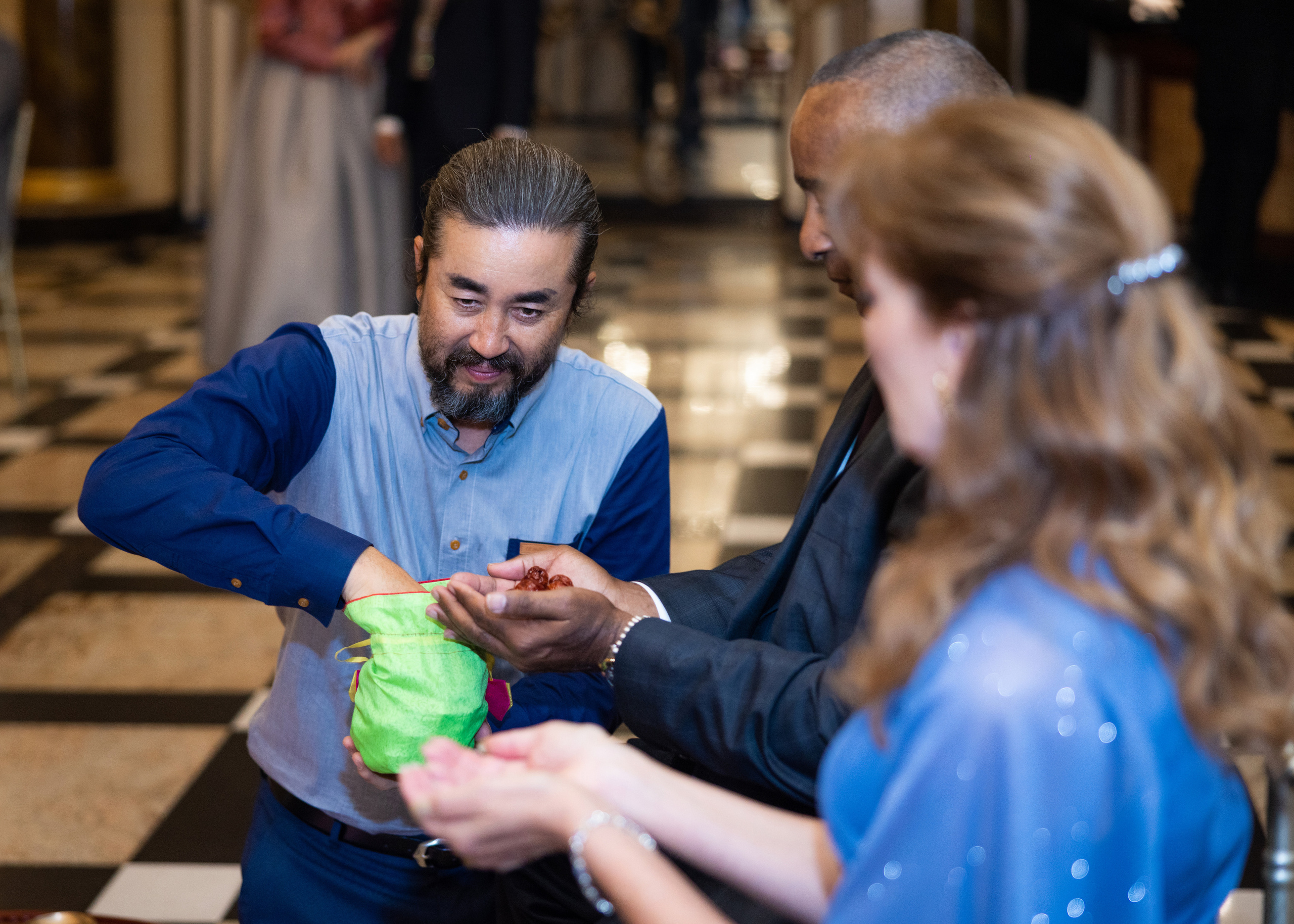 Ester & Conner. Wedding and Event photography, Kisses + Veil