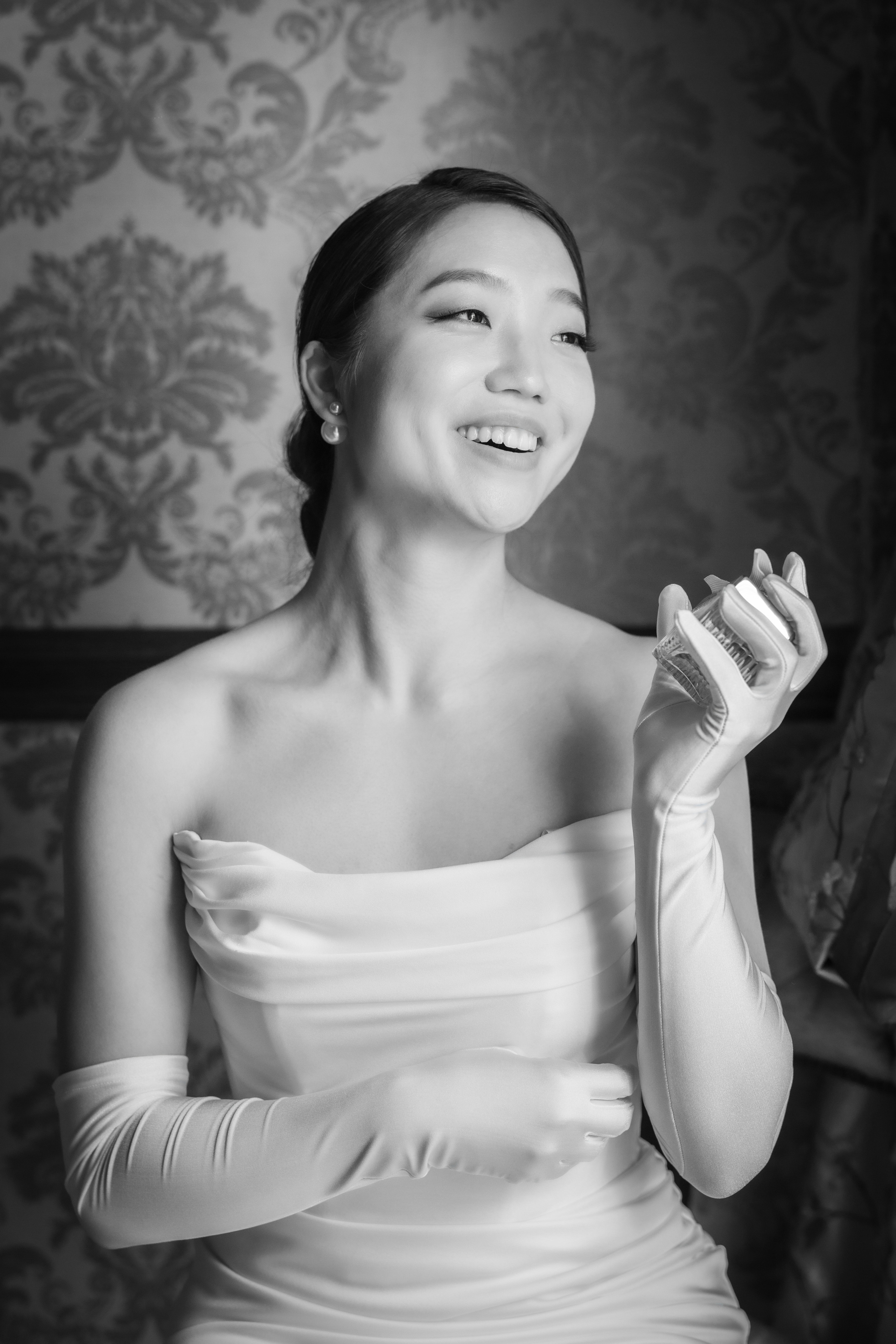 Ester & Conner. Wedding and Event photography, Kisses + Veil