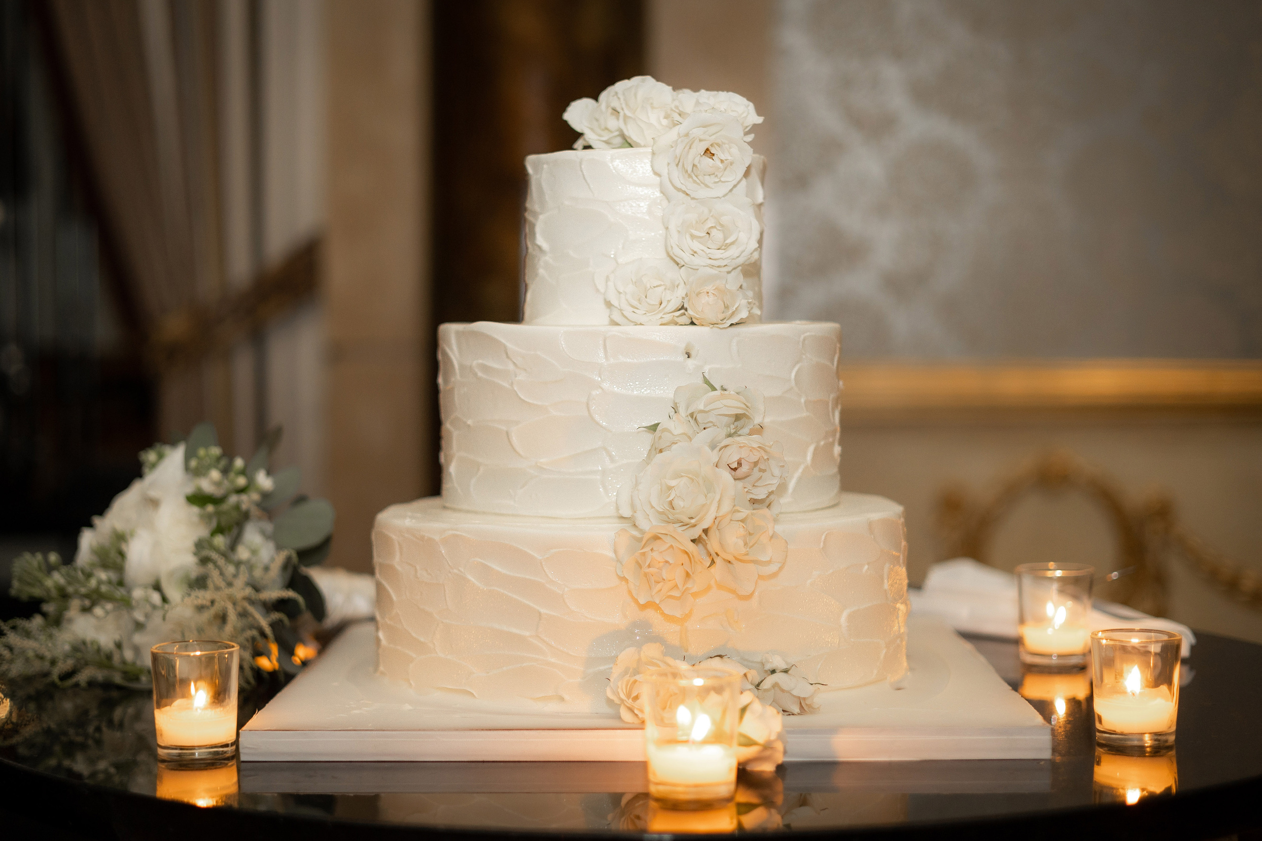 Ester & Conner. Wedding and Event photography, Kisses + Veil