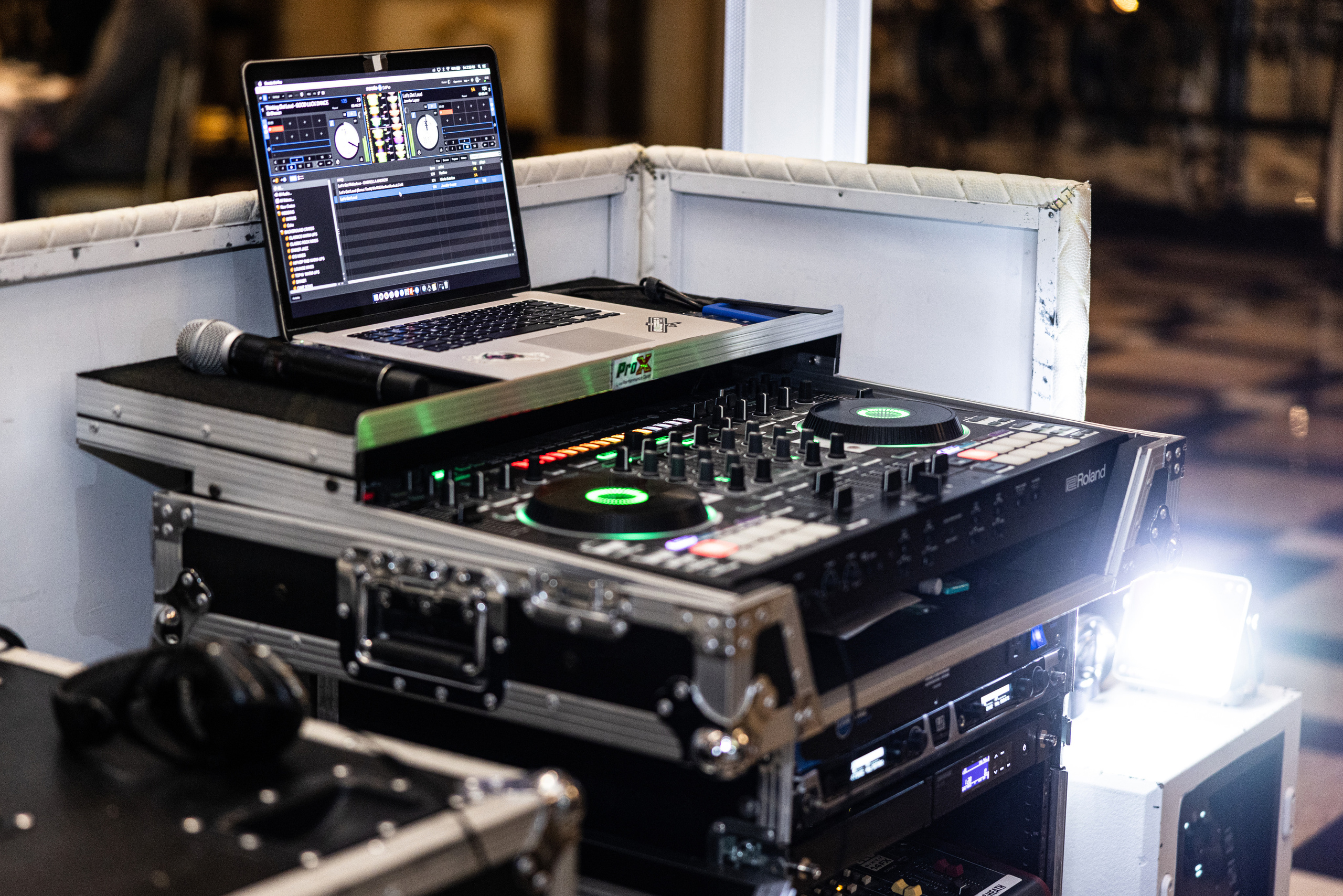 Ester & Conner. Wedding and Event photography, Kisses + Veil