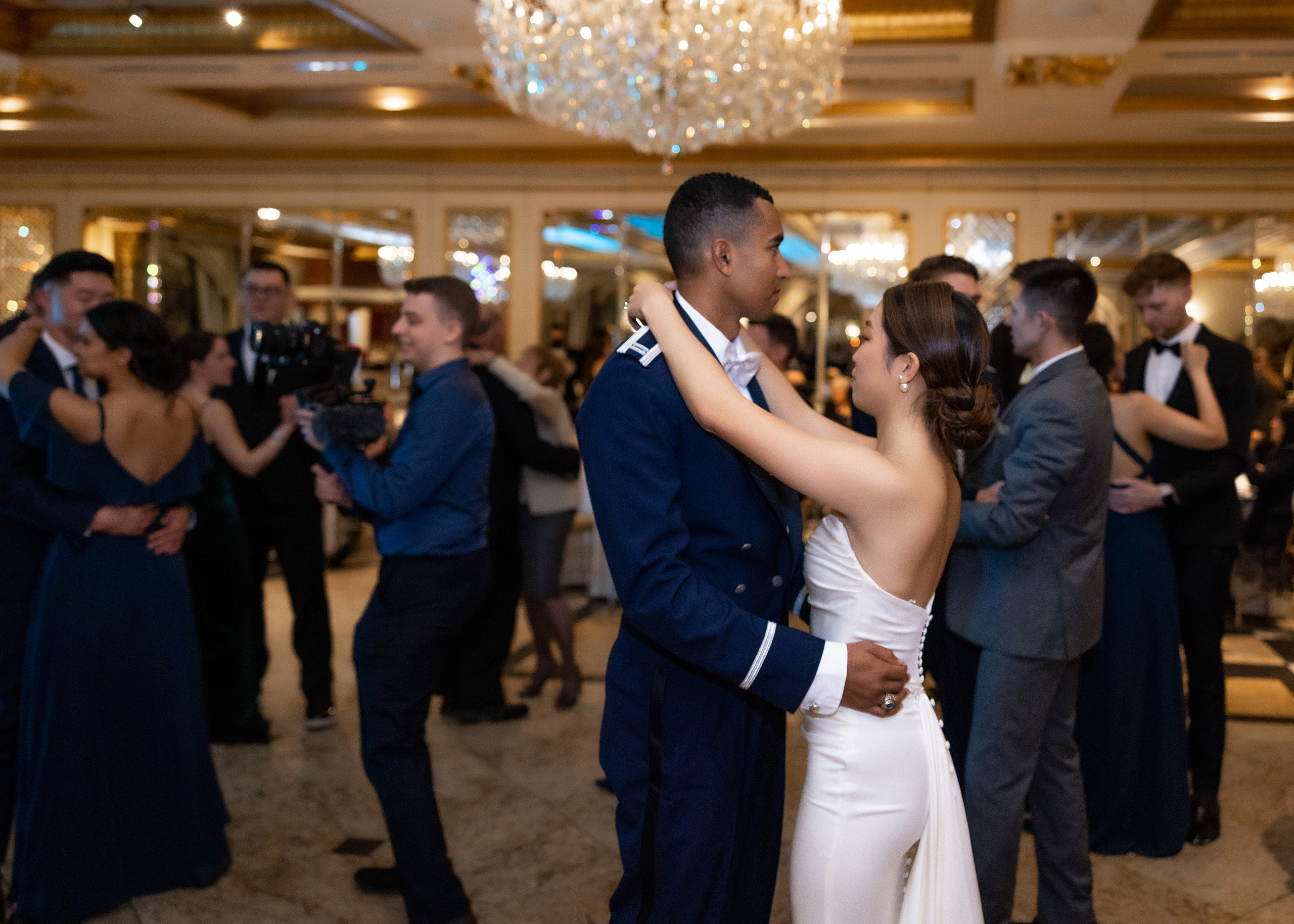 Ester & Conner. Wedding and Event photography, Kisses + Veil