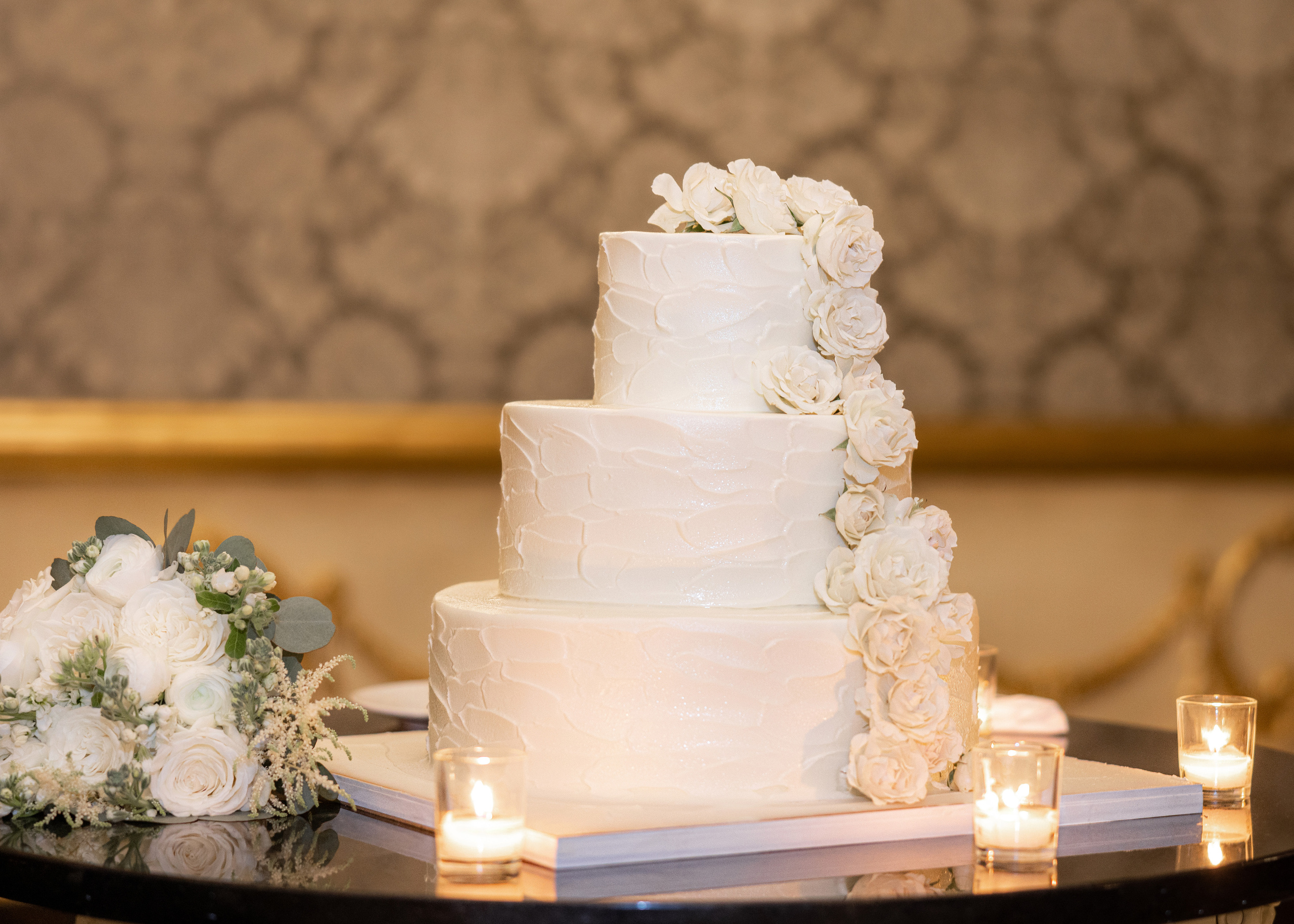 Ester & Conner. Wedding and Event photography, Kisses + Veil