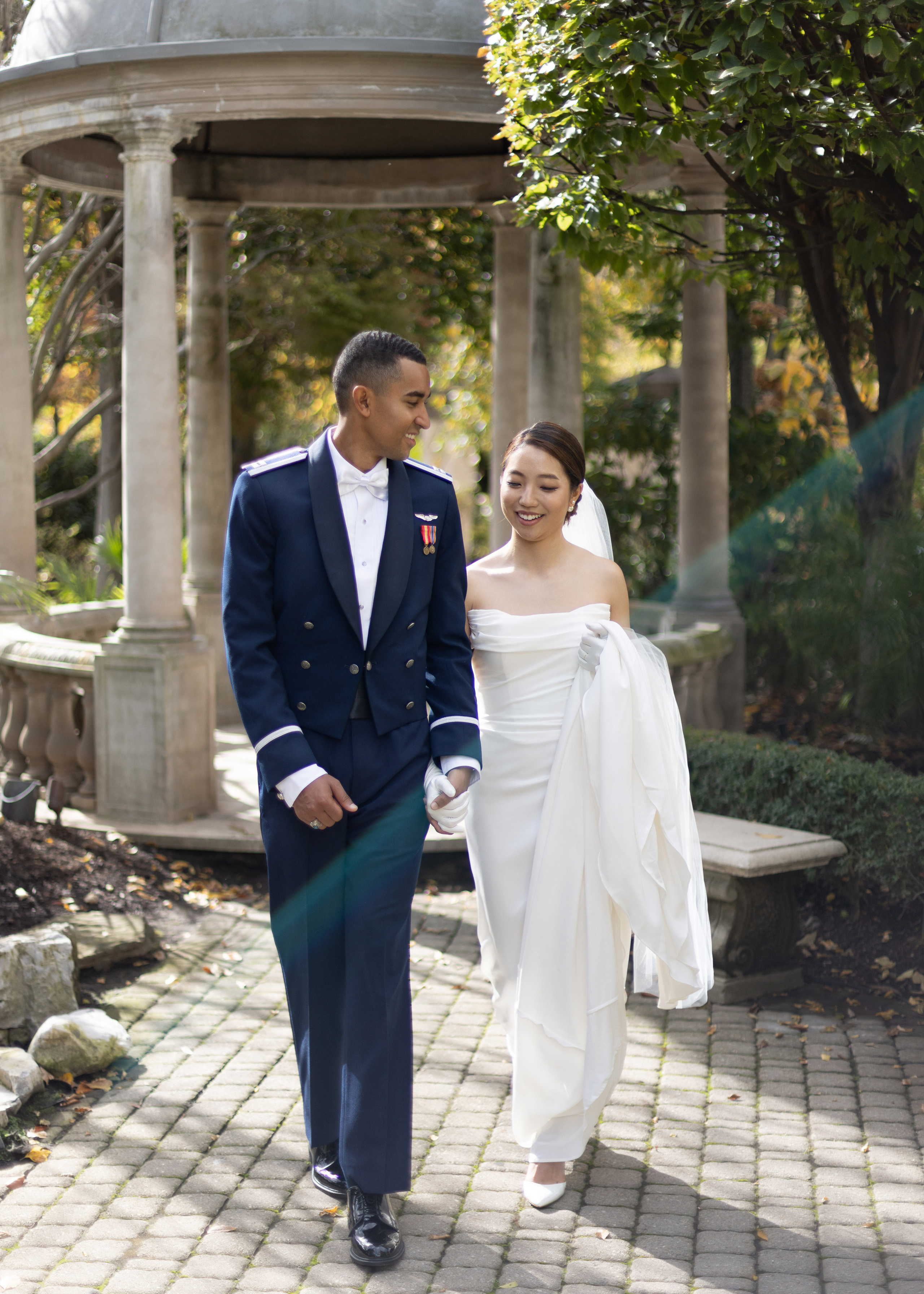 Ester & Conner. Wedding and Event photography, Kisses + Veil