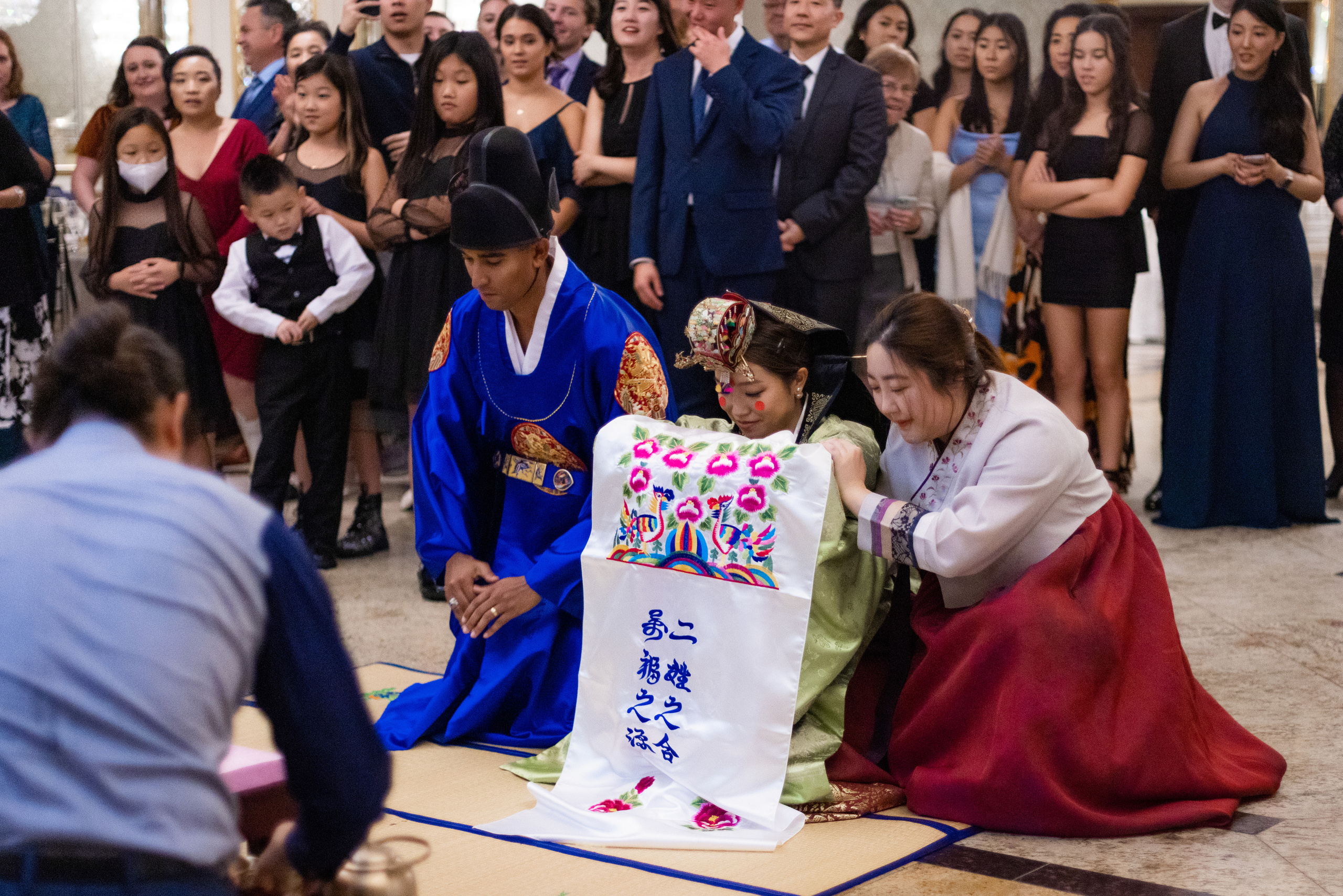 Ester & Conner. Wedding and Event photography, Kisses + Veil