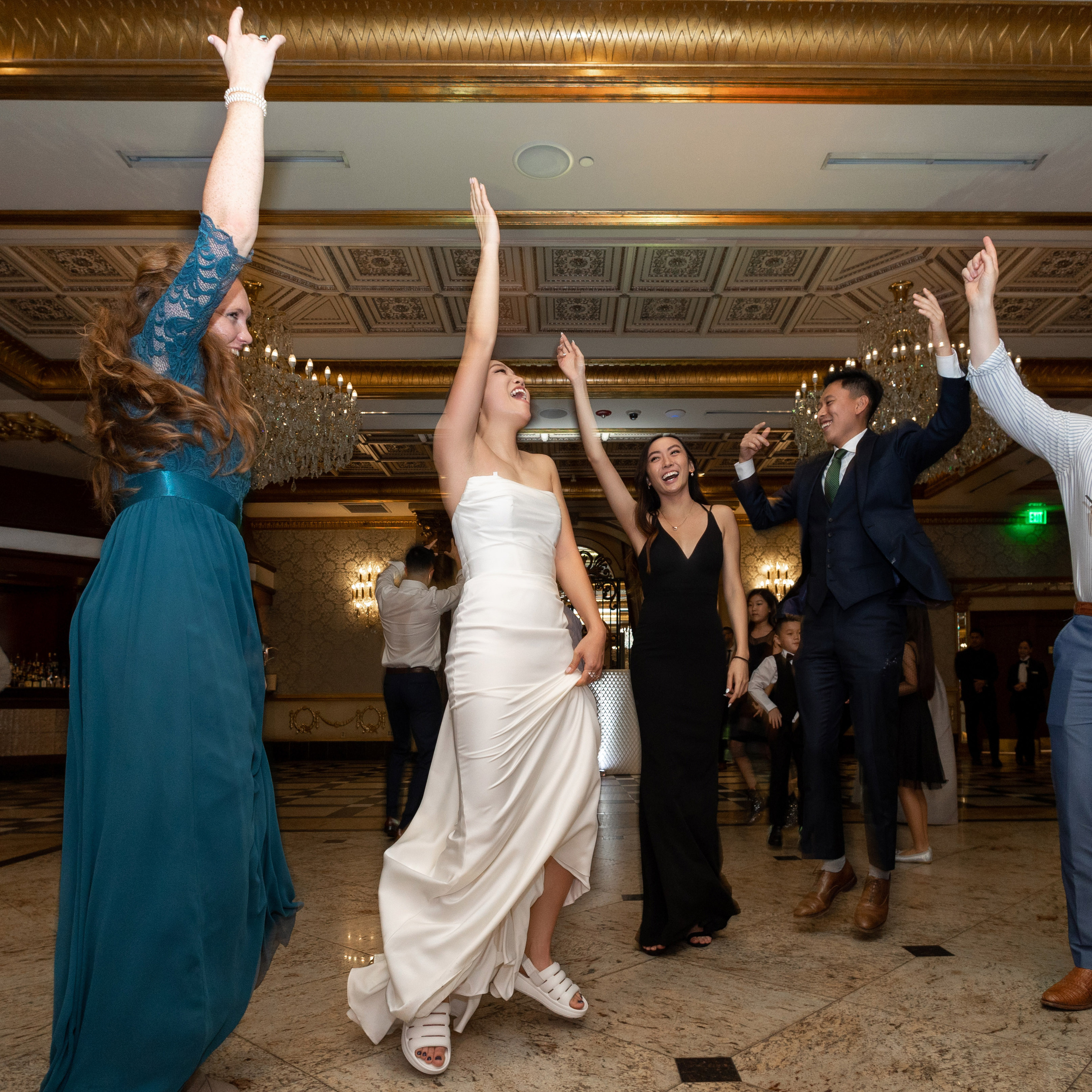 Ester & Conner. Wedding and Event photography, Kisses + Veil