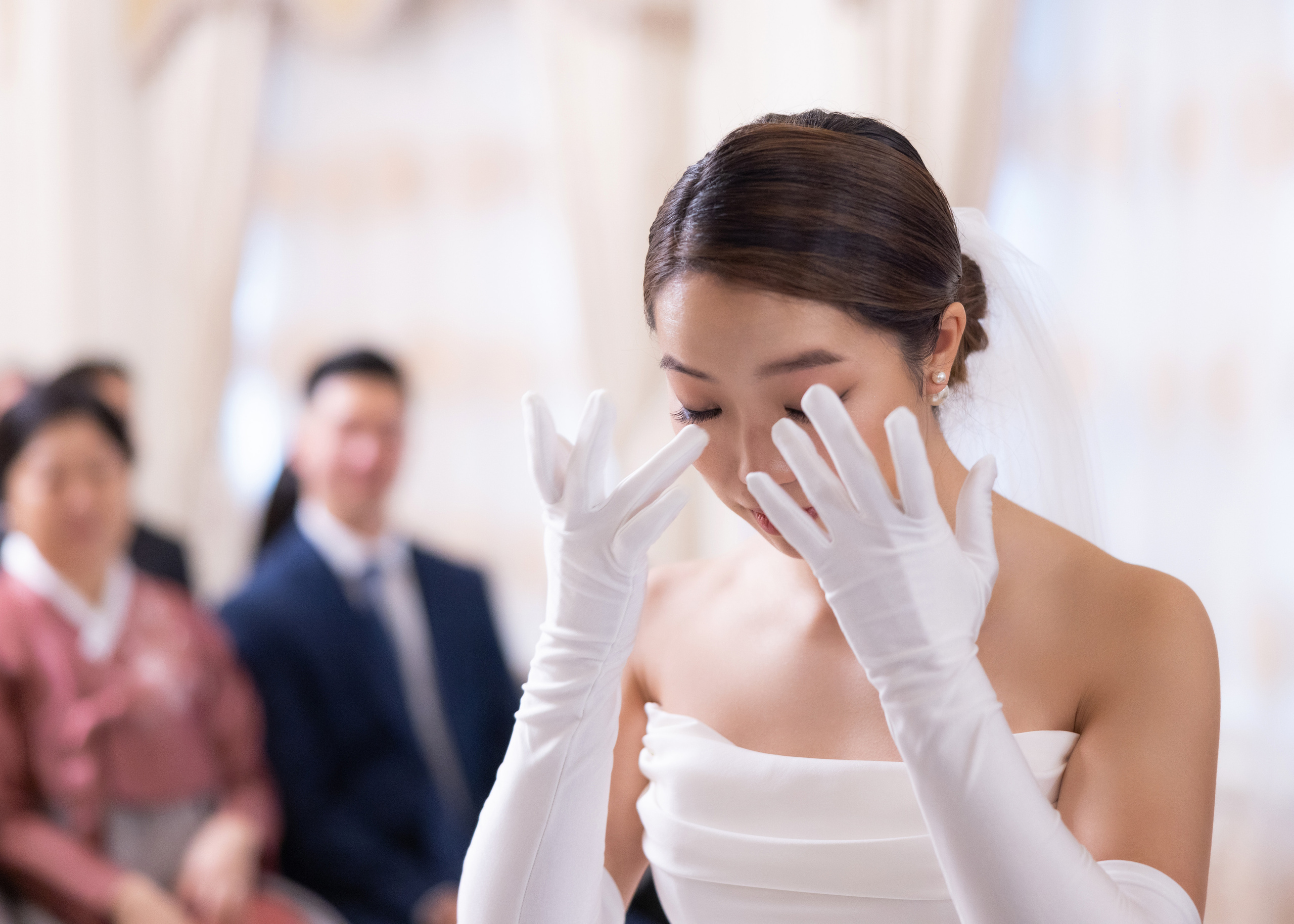 Ester & Conner. Wedding and Event photography, Kisses + Veil