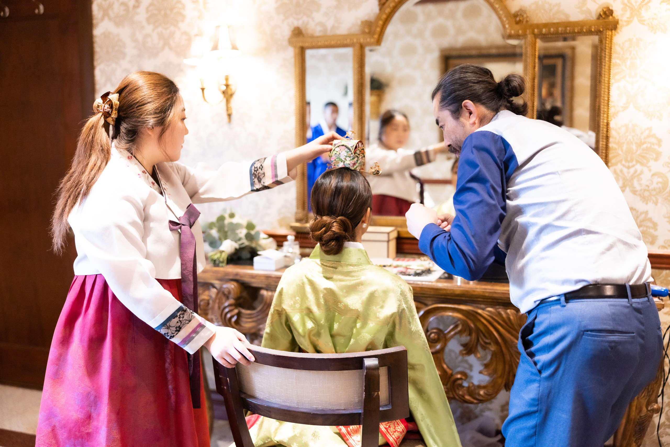 Ester & Conner. Wedding and Event photography, Kisses + Veil