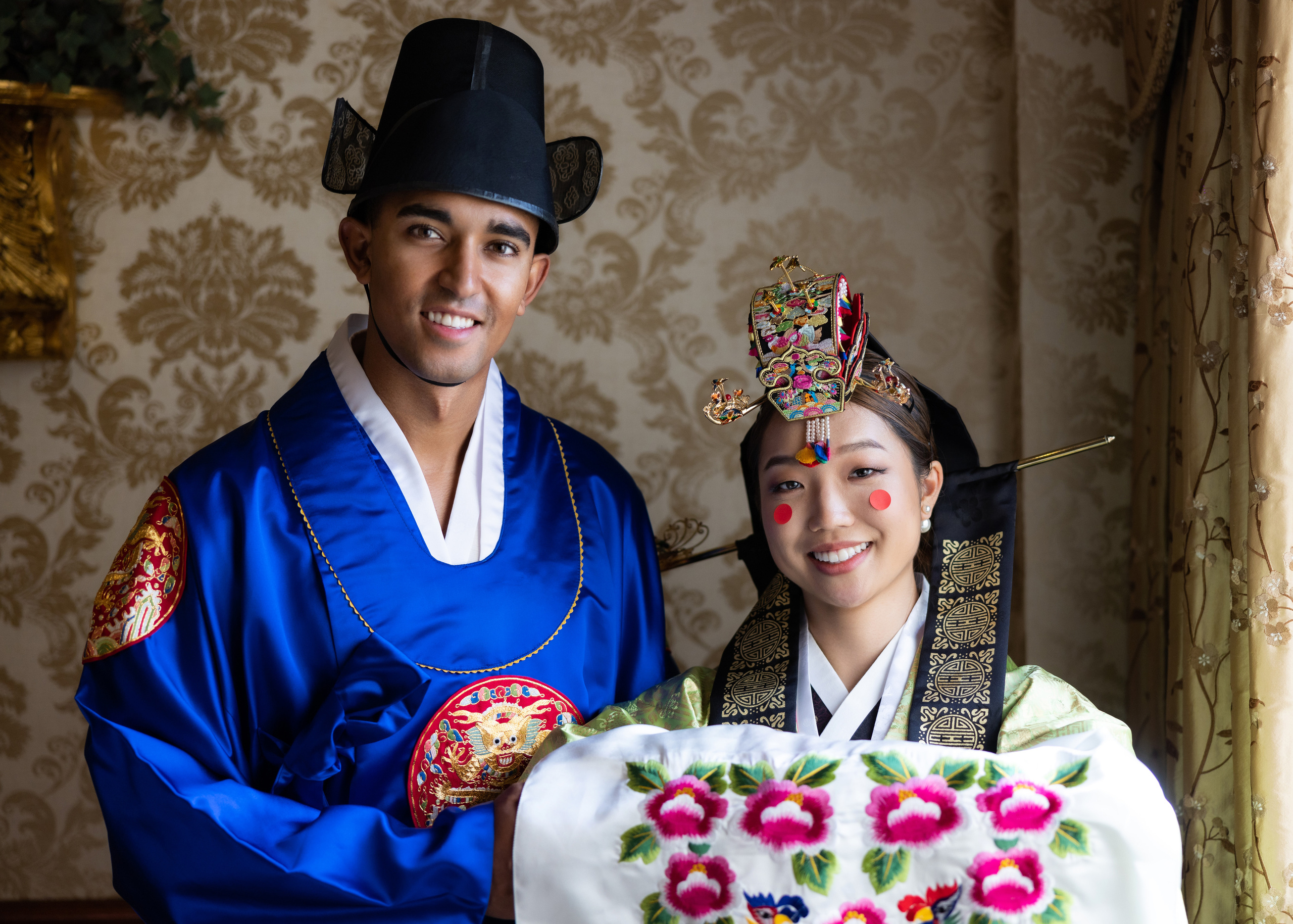 Ester & Conner. Wedding and Event photography, Kisses + Veil