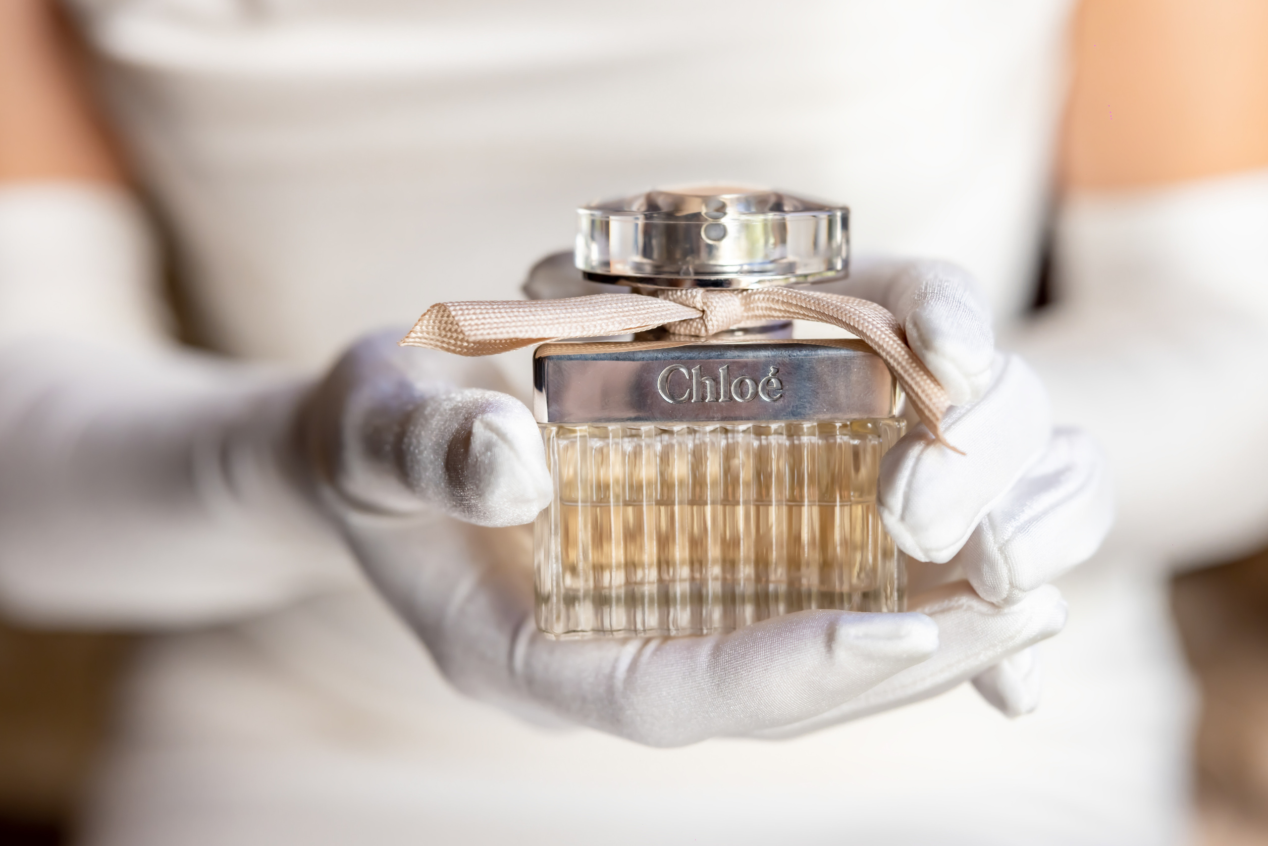 Ester & Conner. Wedding and Event photography, Kisses + Veil