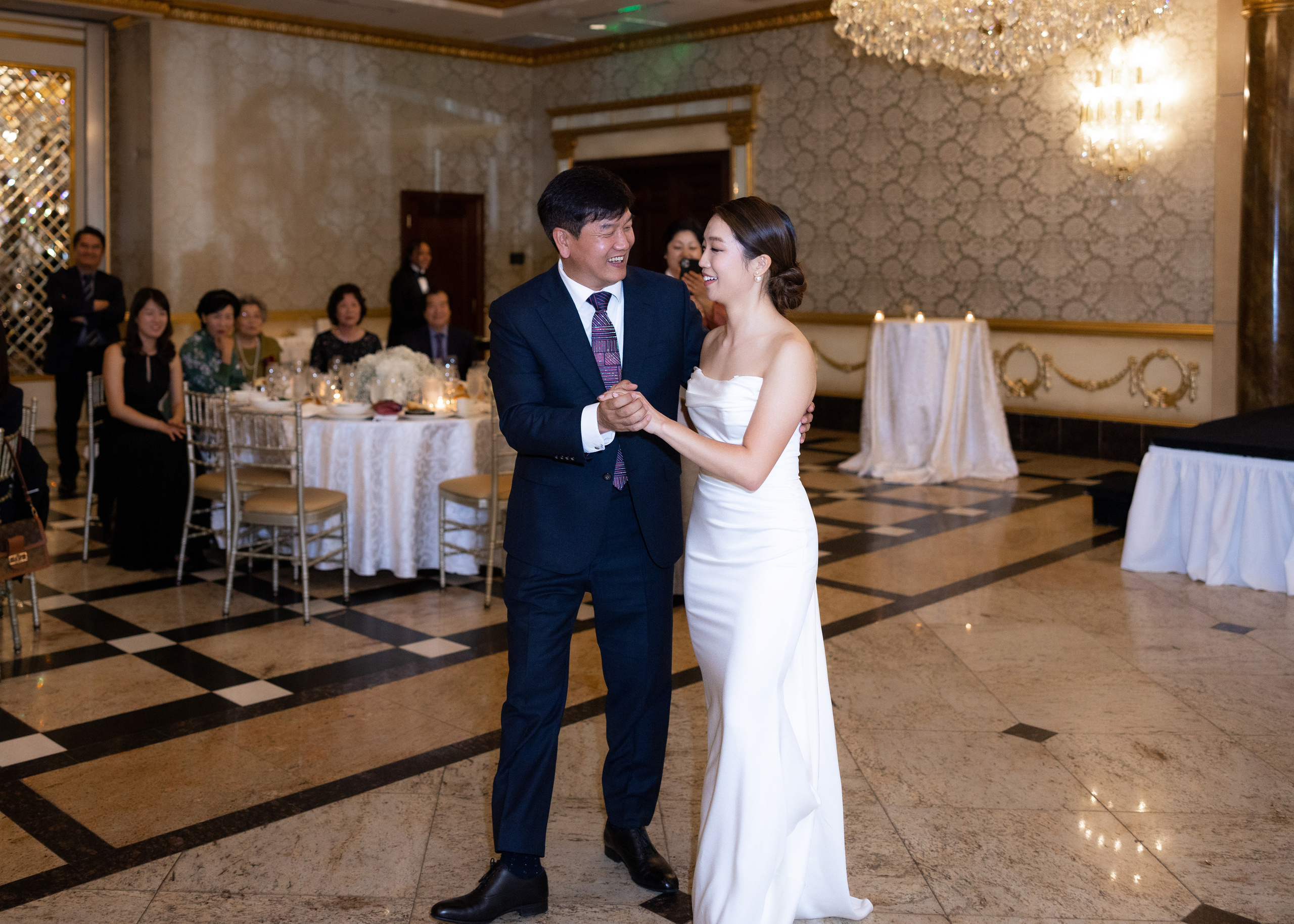 Ester & Conner. Wedding and Event photography, Kisses + Veil