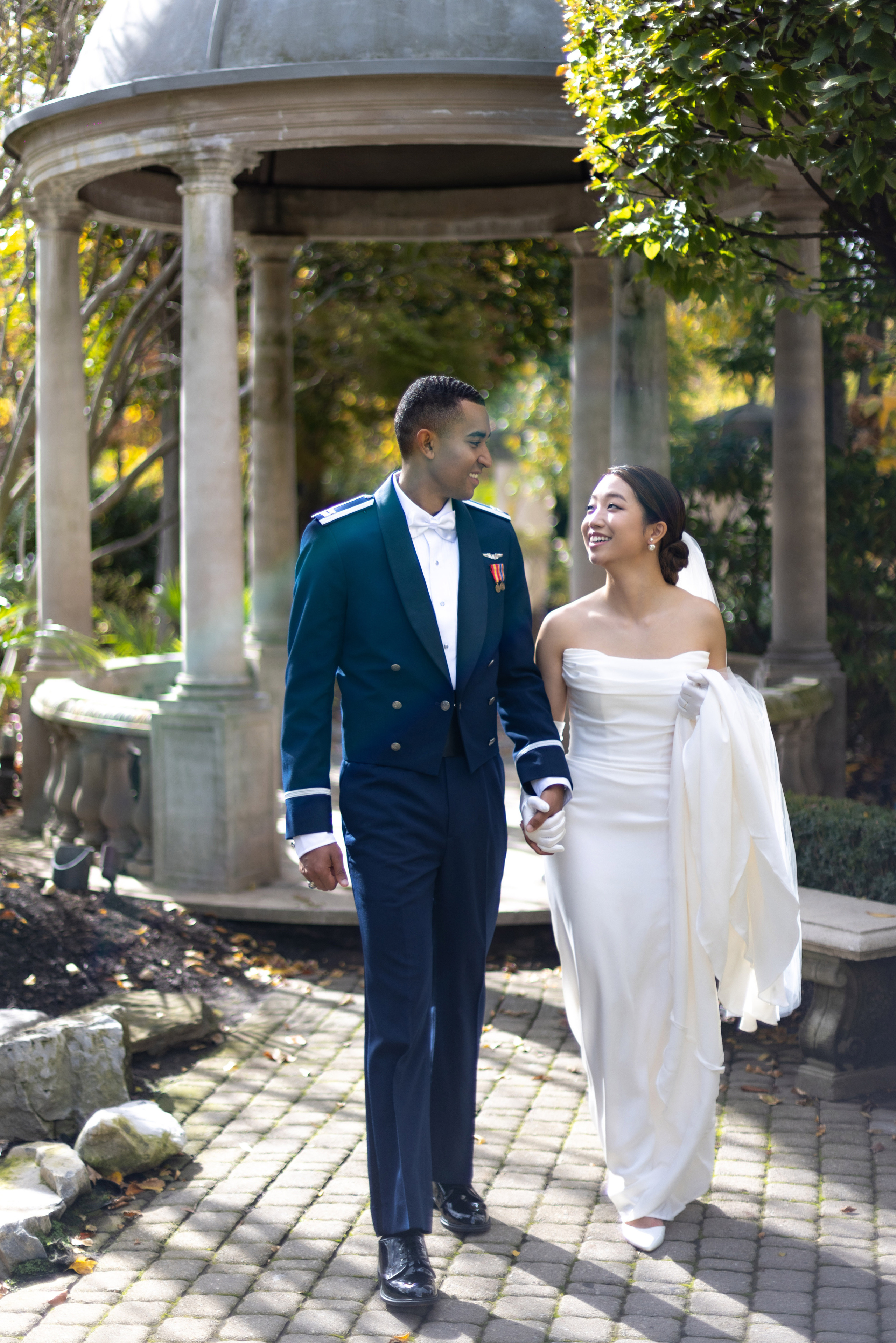 Ester & Conner. Wedding and Event photography, Kisses + Veil